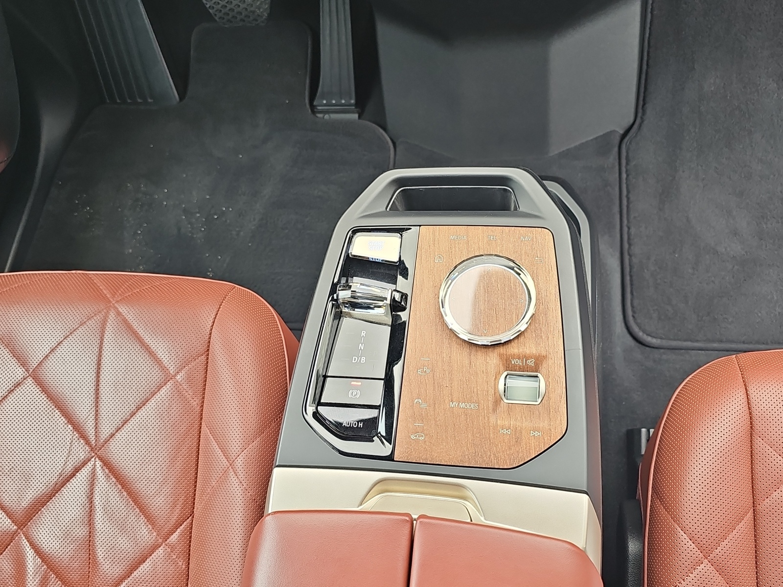 BMW iX xDrive50-image-18