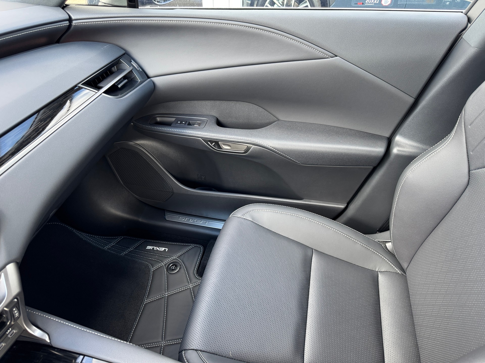 LEXUS RX 450h+ F Line AWD CVT-image-12