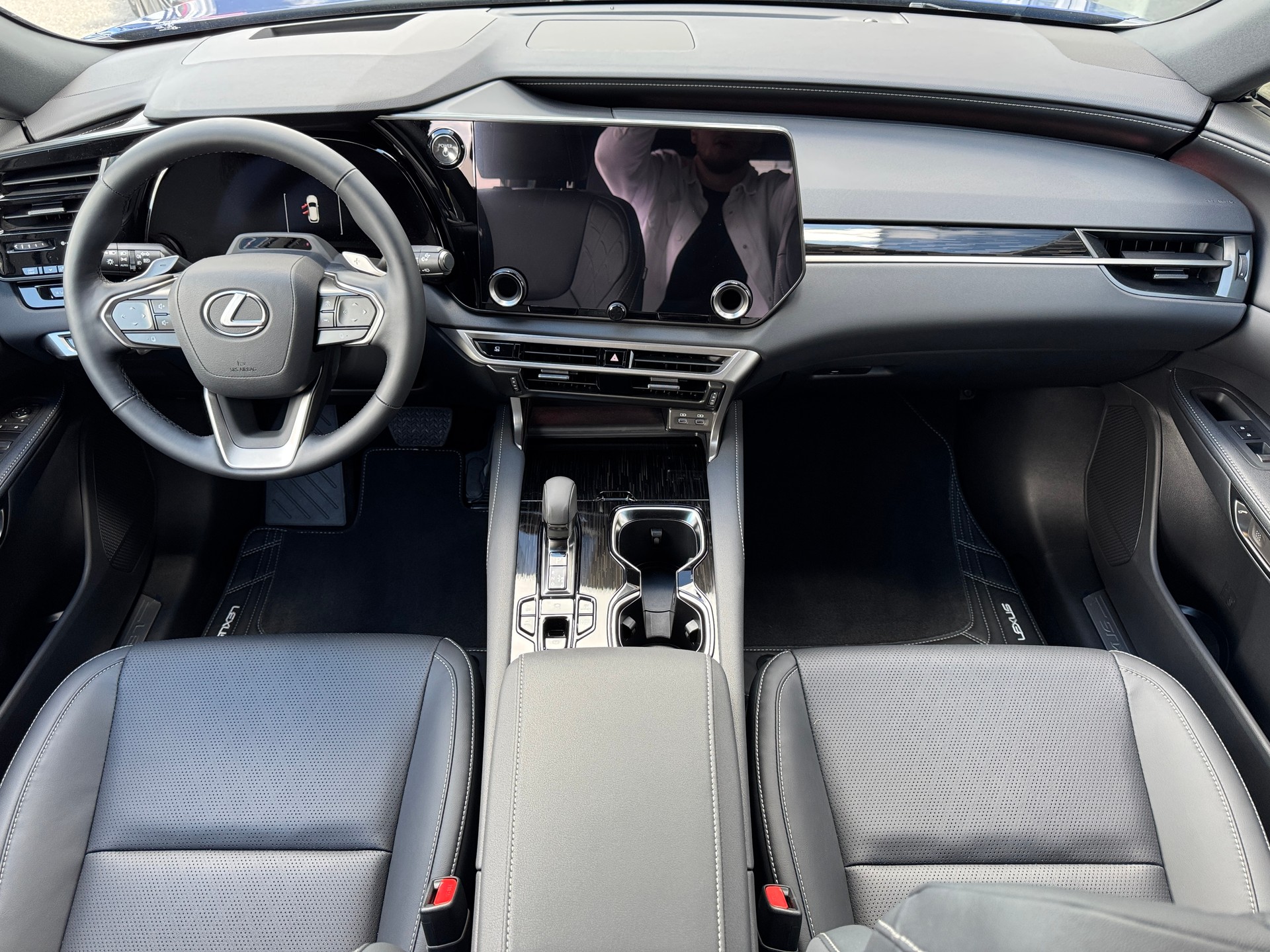 LEXUS RX 450h+ F Line AWD CVT-image-13