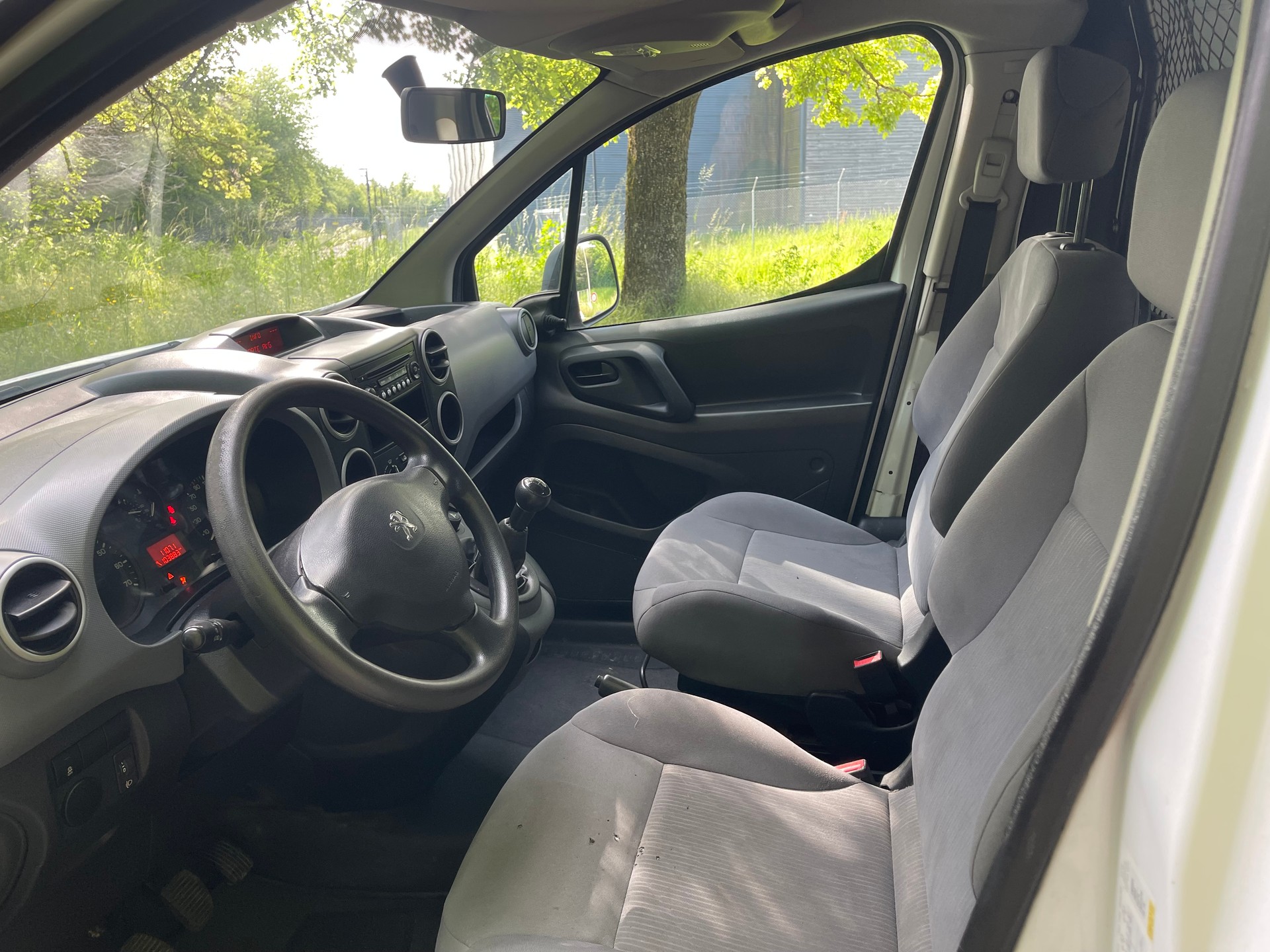 PEUGEOT Partner 1.6 HDI Urban-image-6