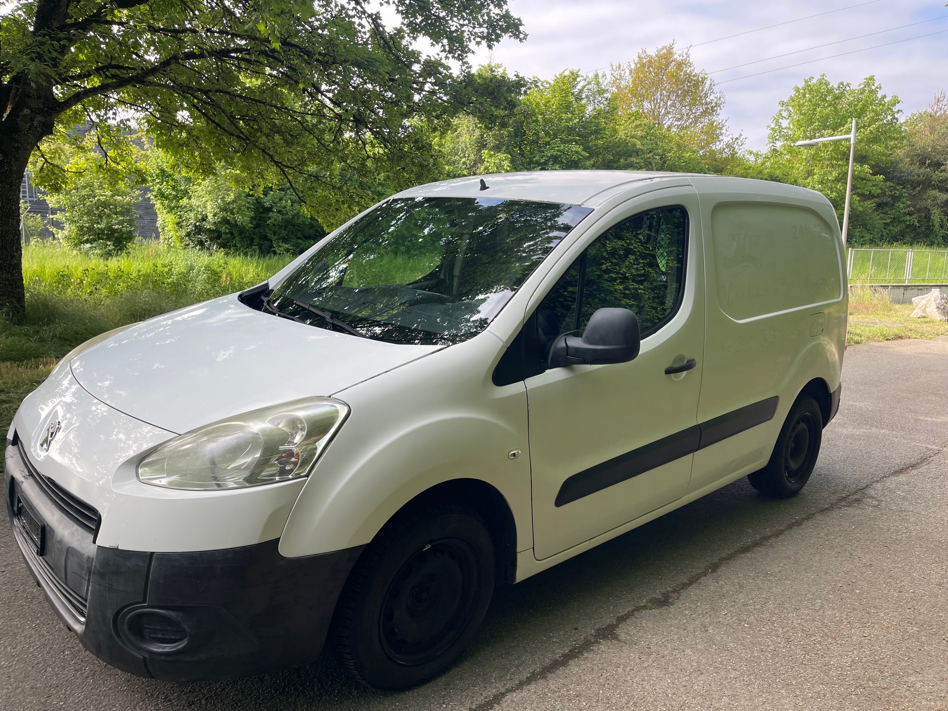 PEUGEOT Partner 1.6 HDI Urban-image-1