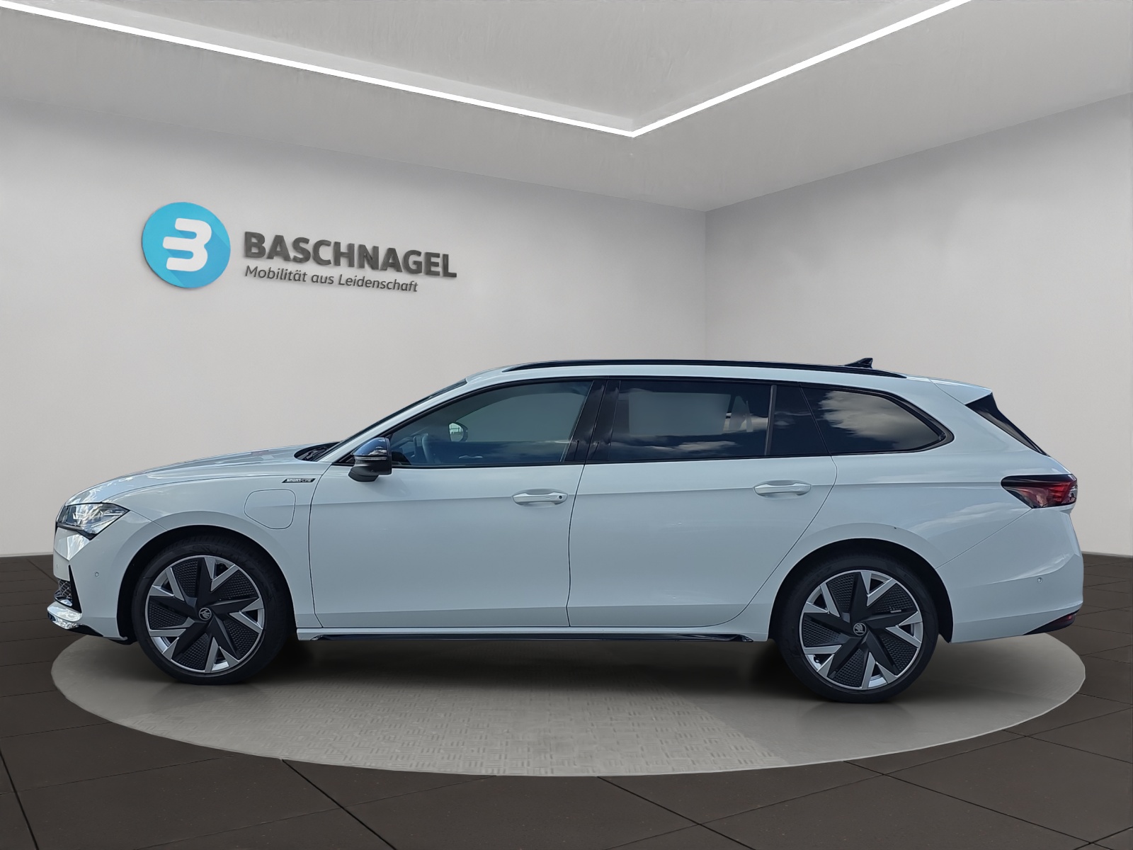 SKODA Superb Combi 1.5 TSI PHEV Sportline DSG-image-1