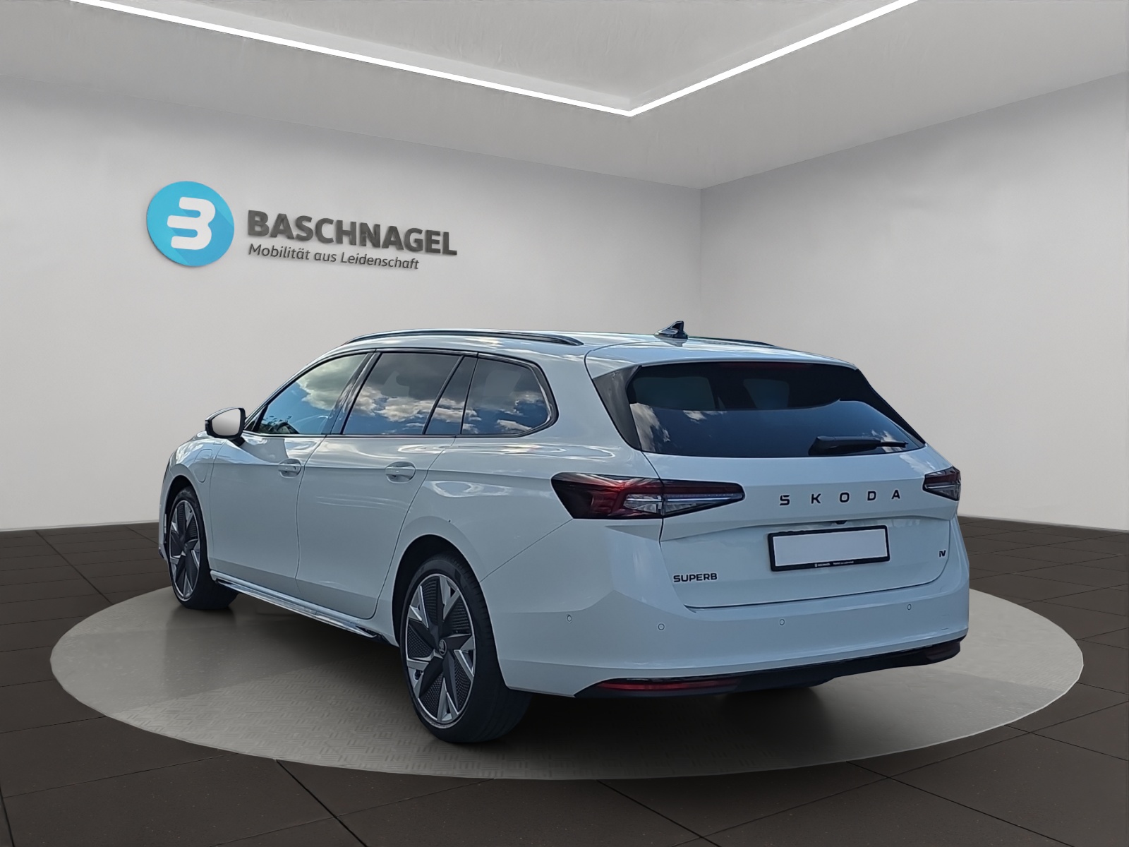 SKODA Superb Combi 1.5 TSI PHEV Sportline DSG-image-2