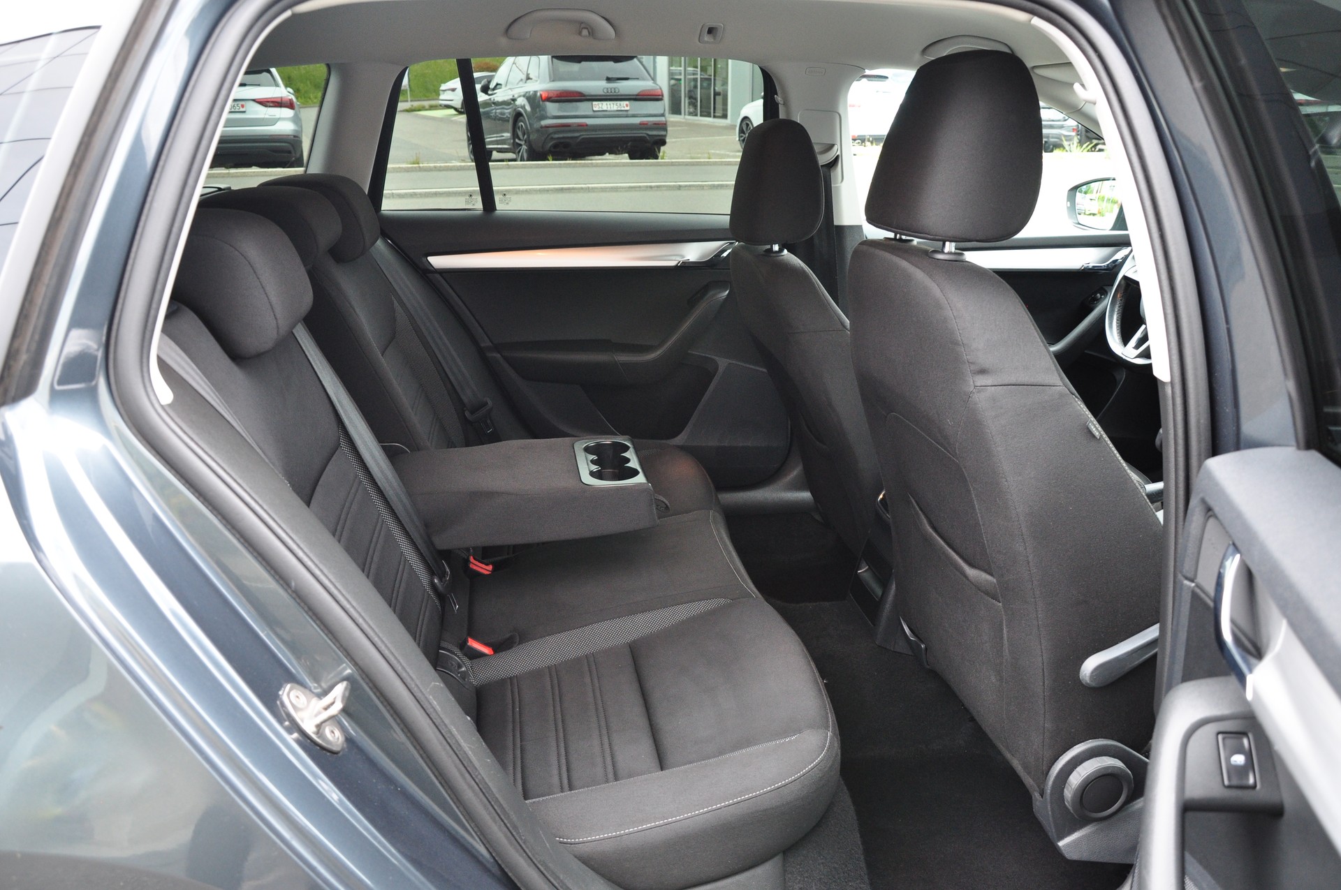 SKODA Octavia Combi 2.0 TDI Ambition 4x4 DSG-image-16