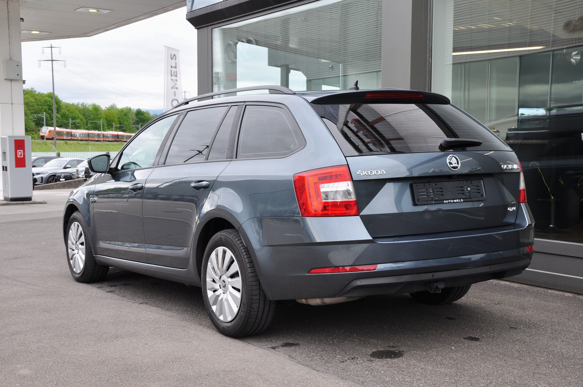 SKODA Octavia Combi 2.0 TDI Ambition 4x4 DSG-image-7