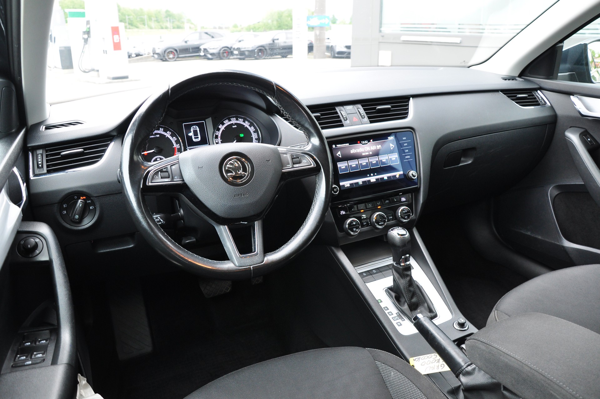 SKODA Octavia Combi 2.0 TDI Ambition 4x4 DSG-image-19