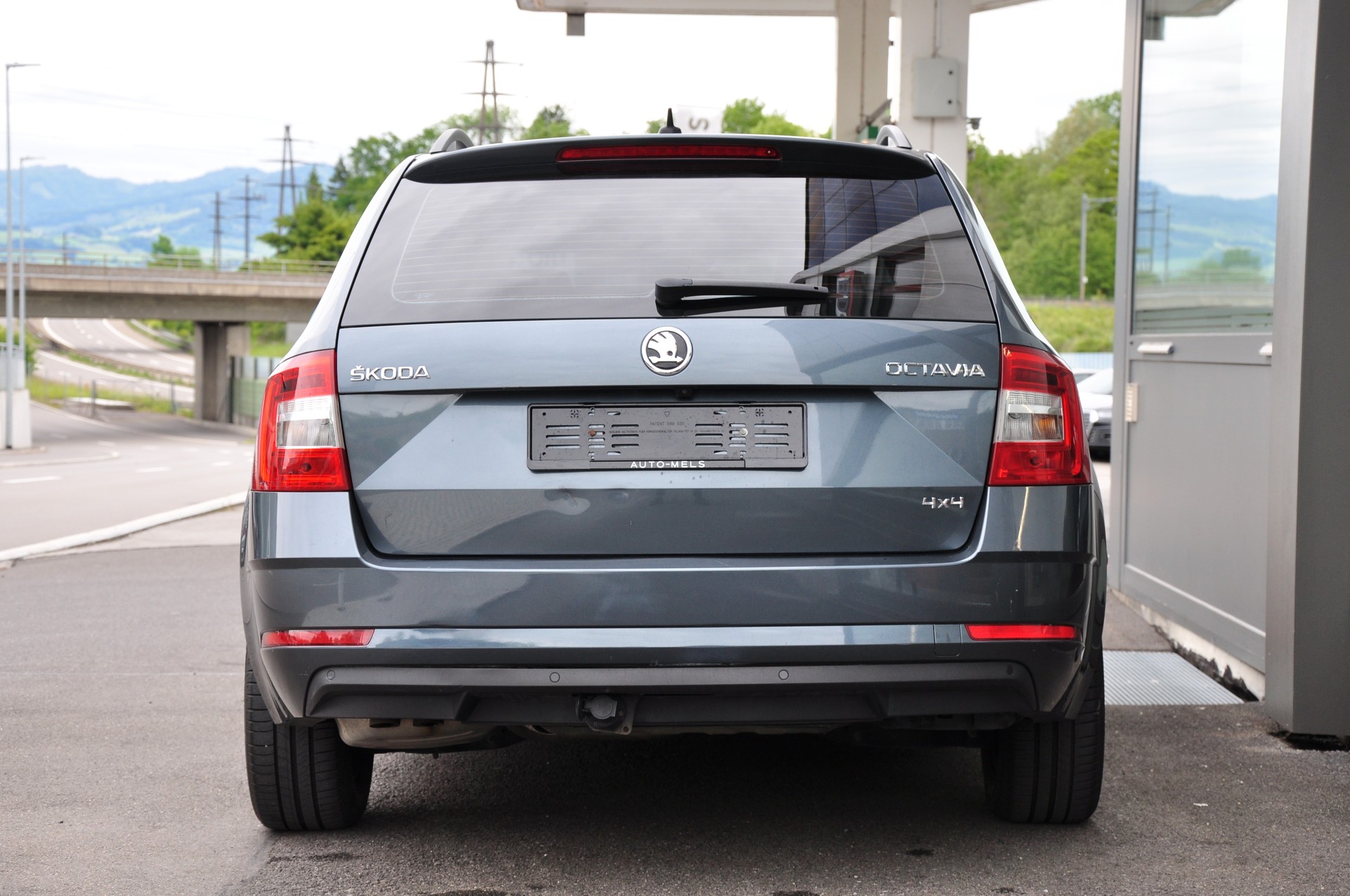 SKODA Octavia Combi 2.0 TDI Ambition 4x4 DSG-image-8