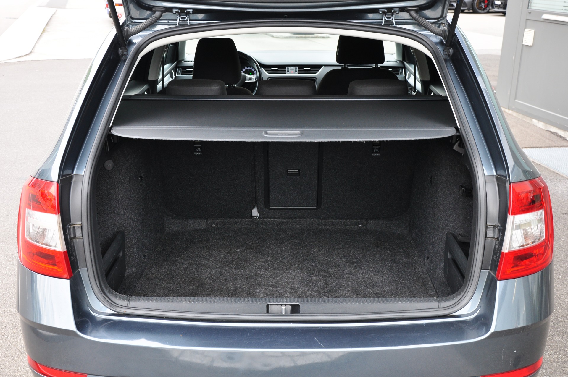 SKODA Octavia Combi 2.0 TDI Ambition 4x4 DSG-image-18