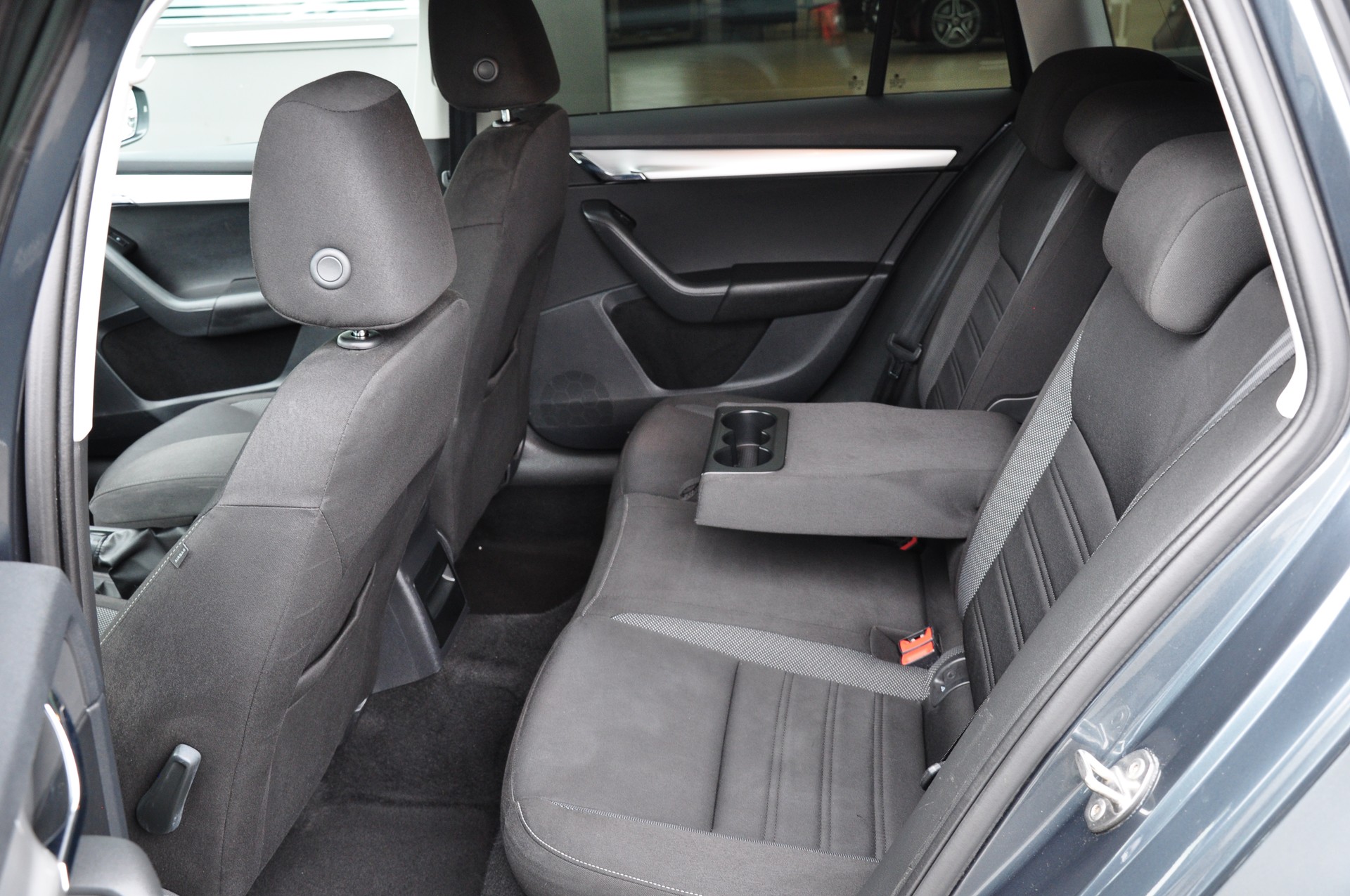 SKODA Octavia Combi 2.0 TDI Ambition 4x4 DSG-image-17