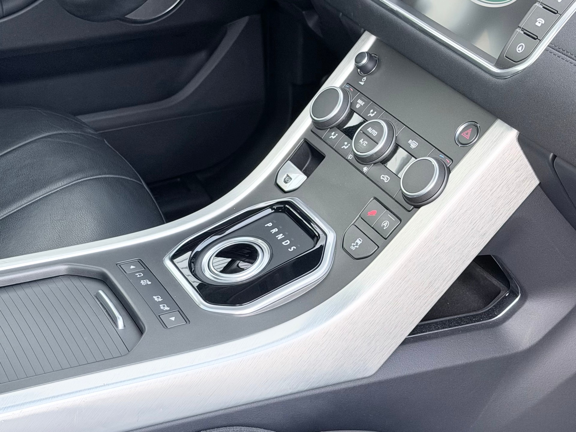 LAND ROVER Range Rover Evoque 2.0 TD4 HSE Dynamic-image-6