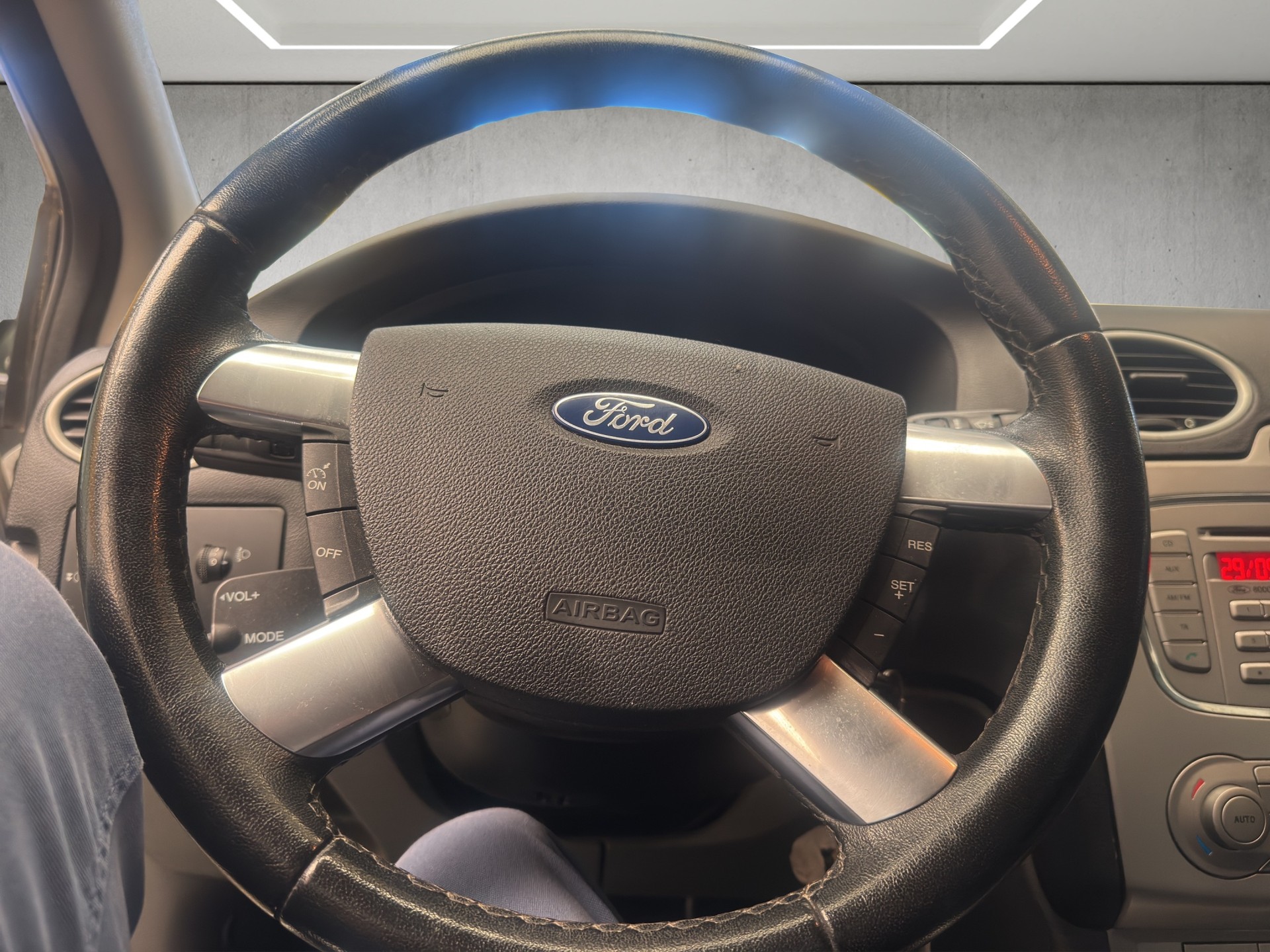 FORD Focus 2.0i Carving-image-9