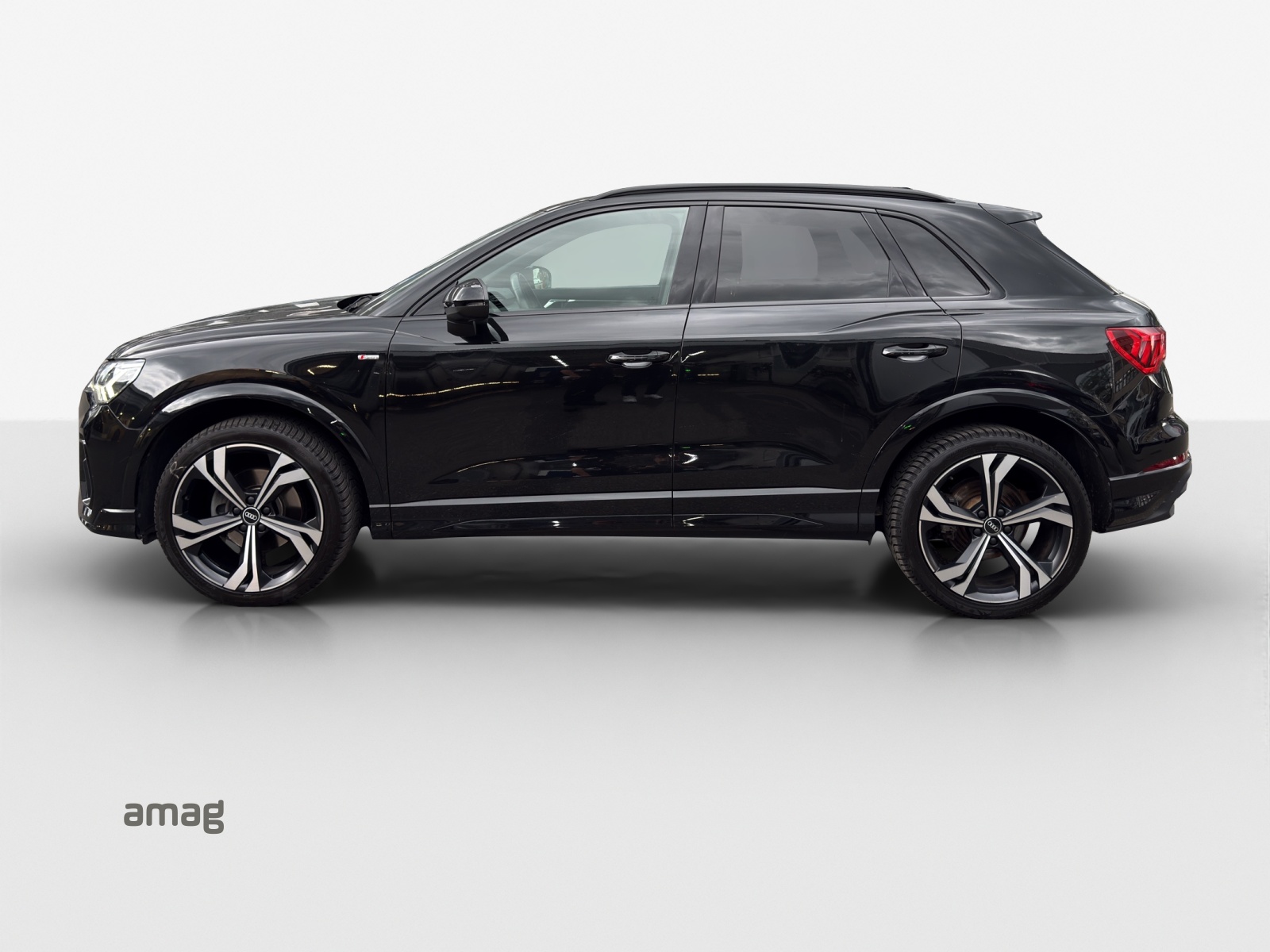 AUDI Q3 35 TFSI S line Attraction S-tronic-image-1