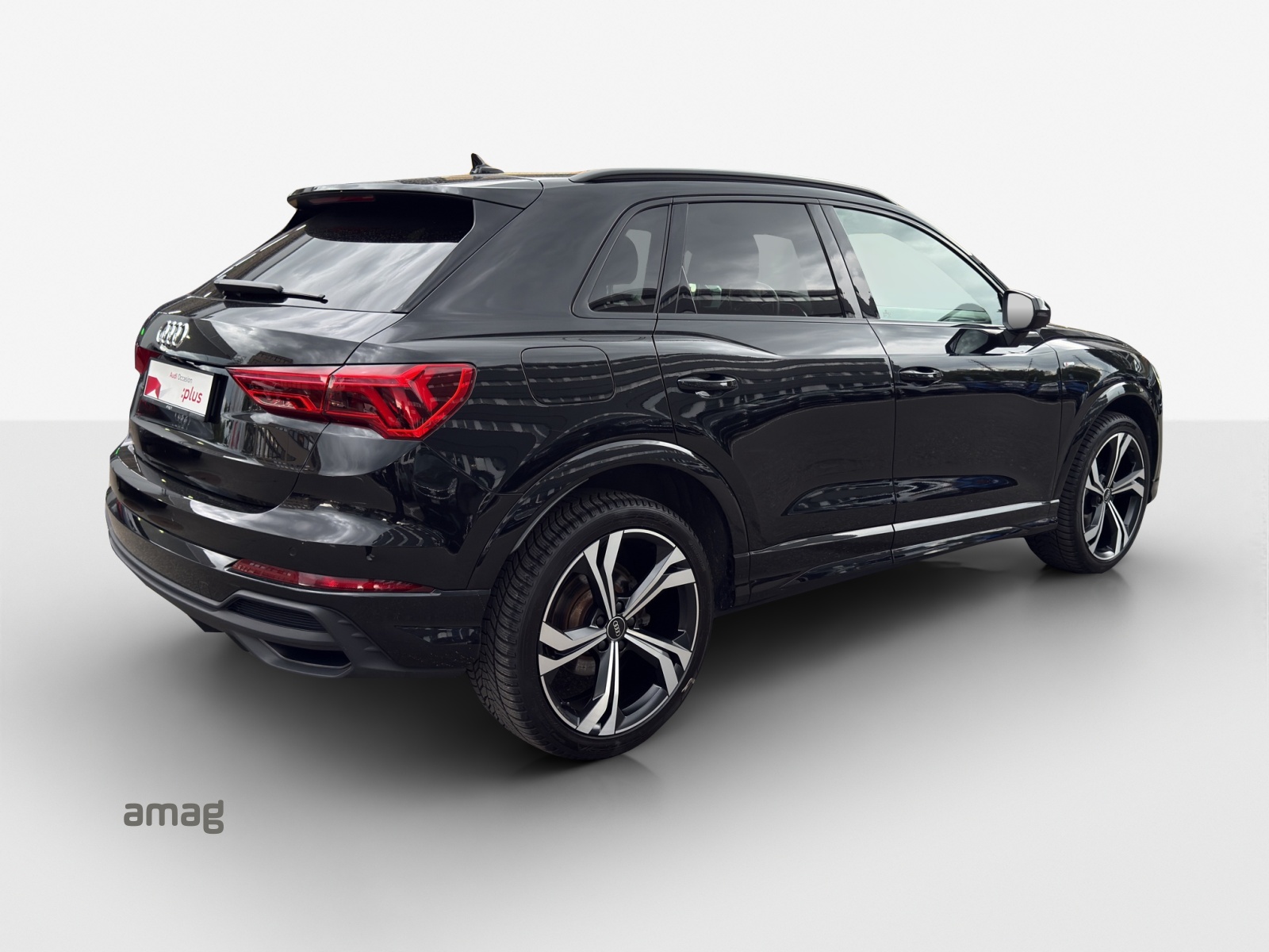 AUDI Q3 35 TFSI S line Attraction S-tronic-image-4