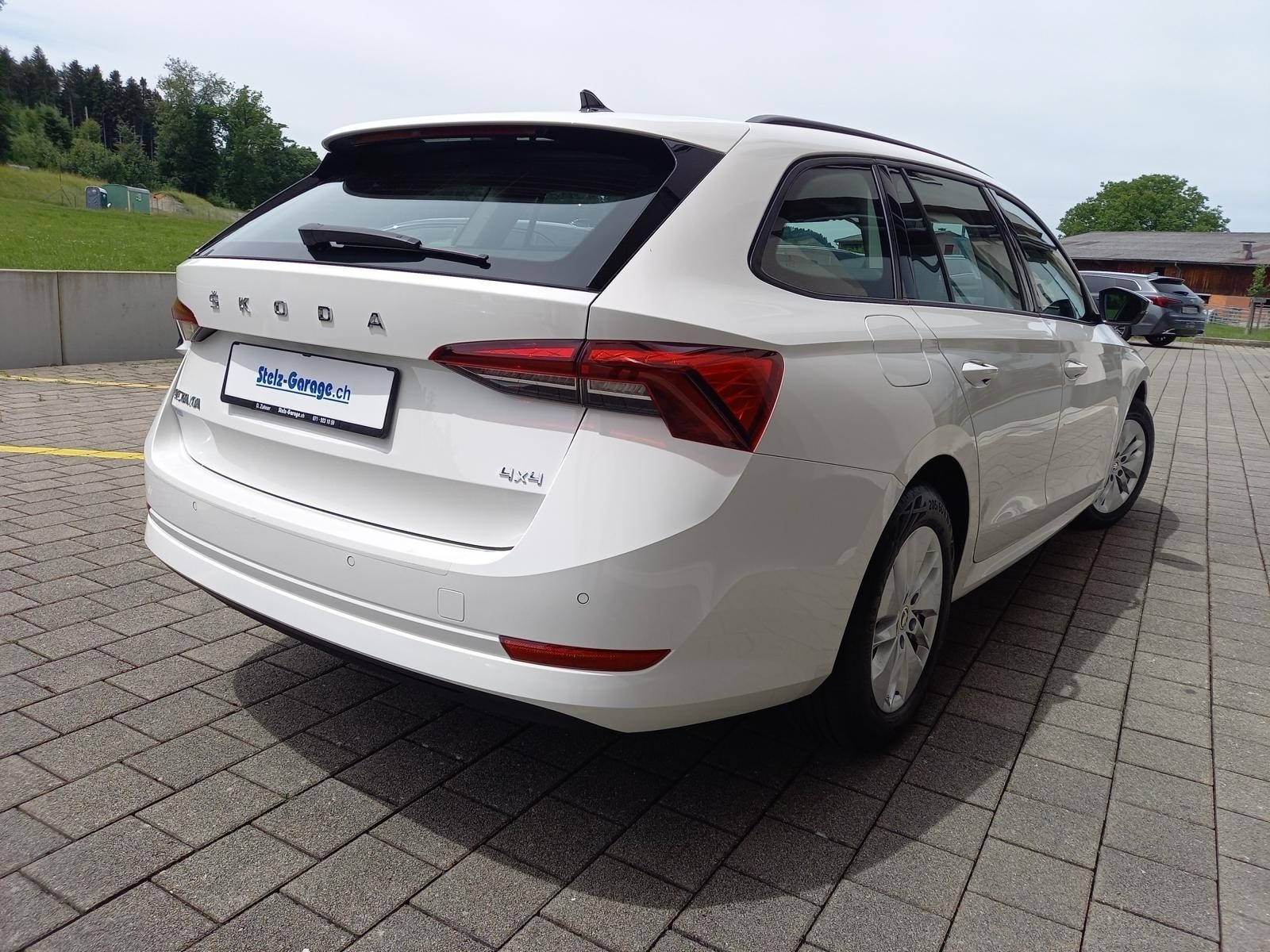SKODA Octavia Combi 2.0 TDI DSG Ambition 4x4-image-1