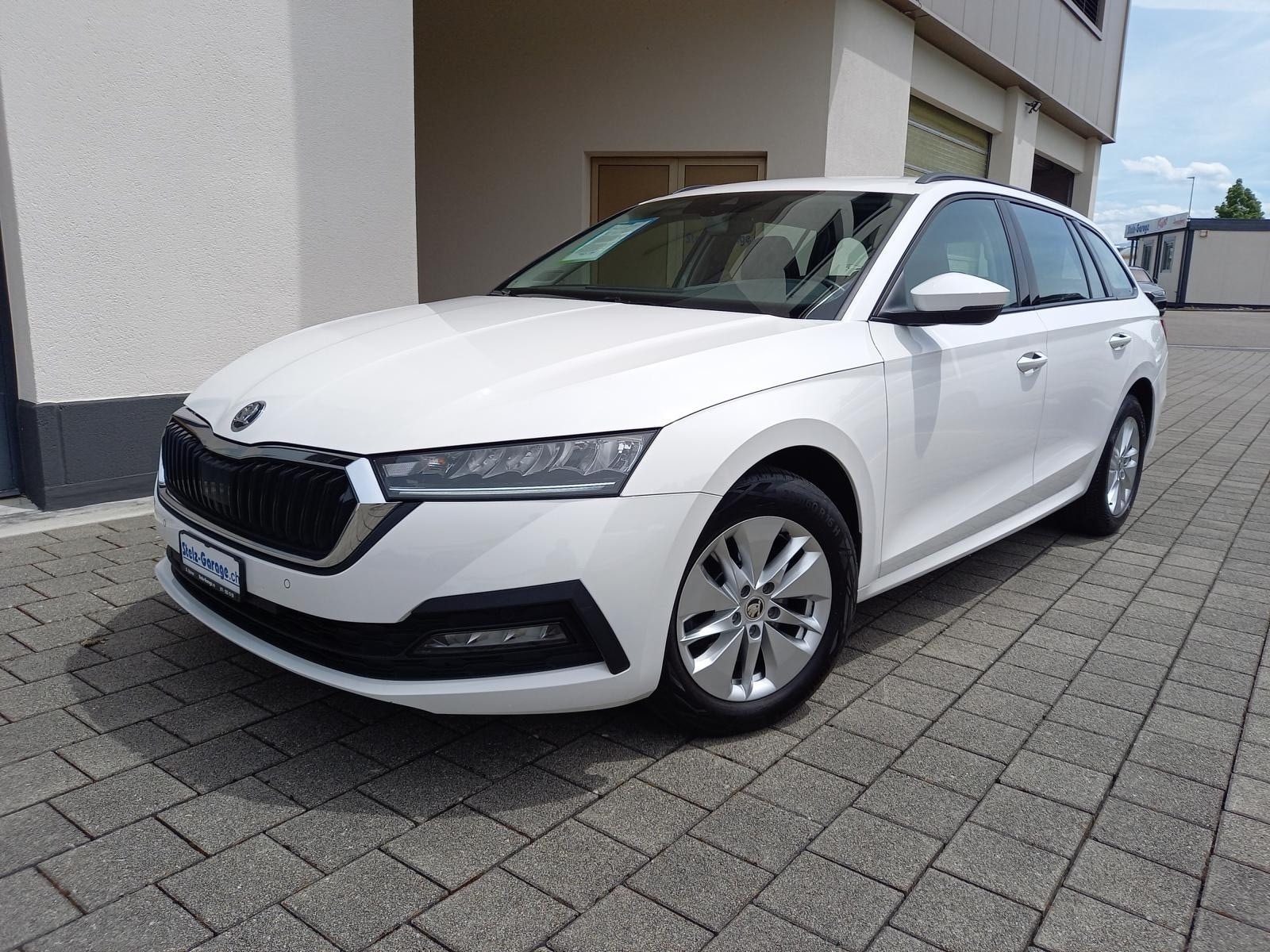 SKODA Octavia Combi 2.0 TDI DSG Ambition 4x4-image-0