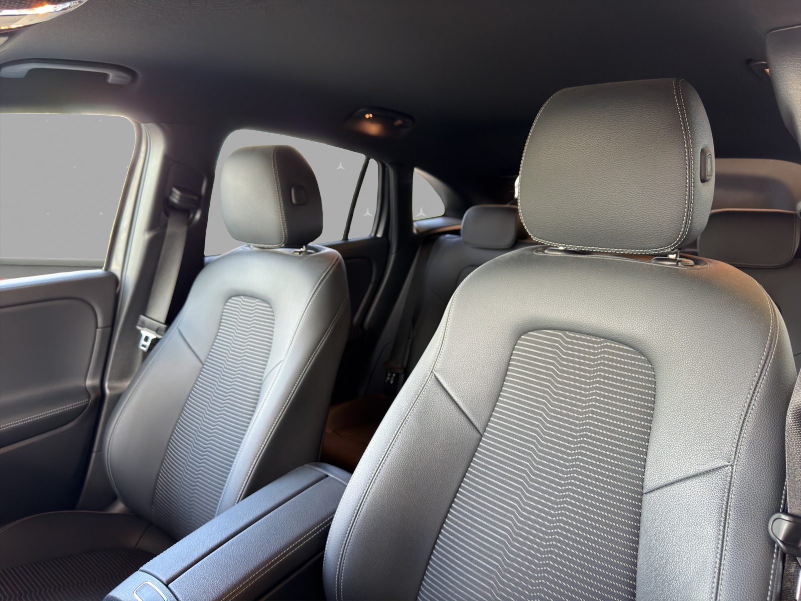 MERCEDES-BENZ EQA 300 4Matic-image-8