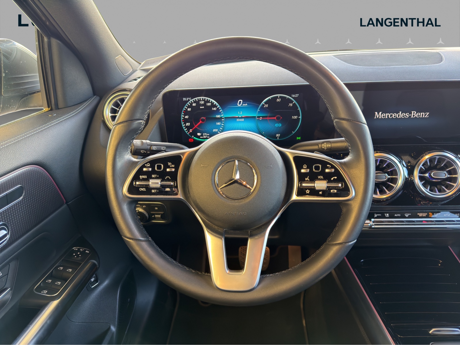MERCEDES-BENZ EQA 300 4Matic-image-9