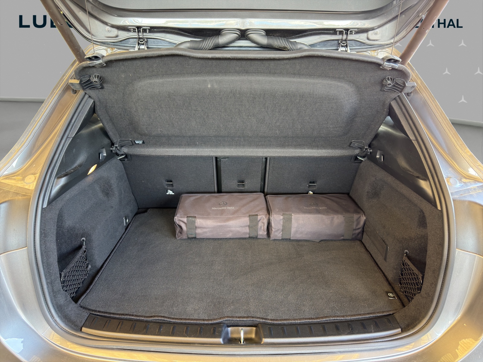 MERCEDES-BENZ EQA 300 4Matic-image-14
