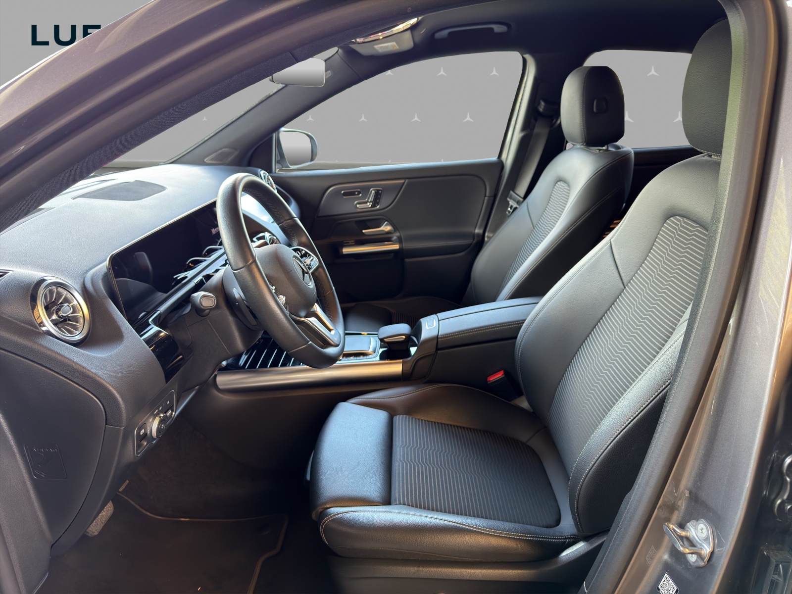 MERCEDES-BENZ EQA 300 4Matic-image-7