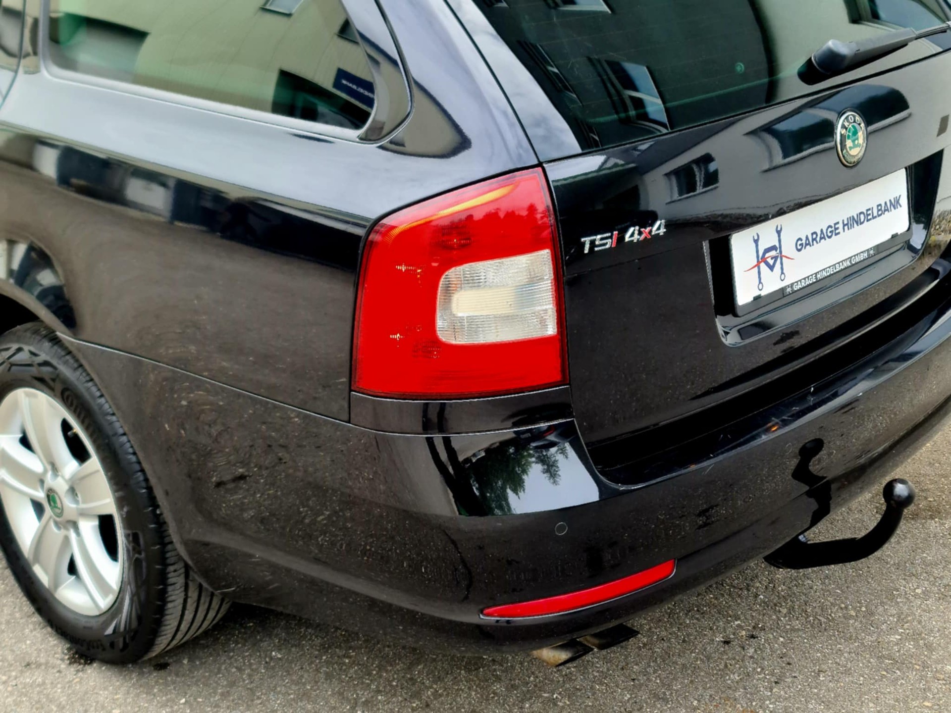 SKODA Octavia Combi 1.8 TSI 50Years 4x4-image-5