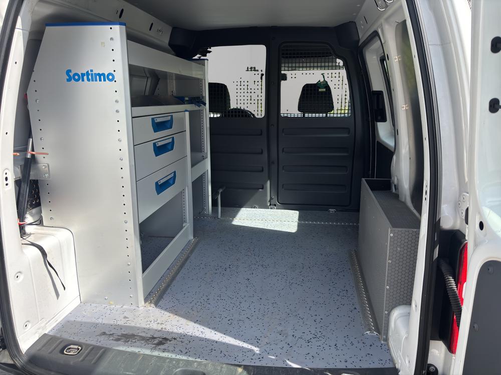 VW Caddy 2.0 TDI 4Motion-image-2
