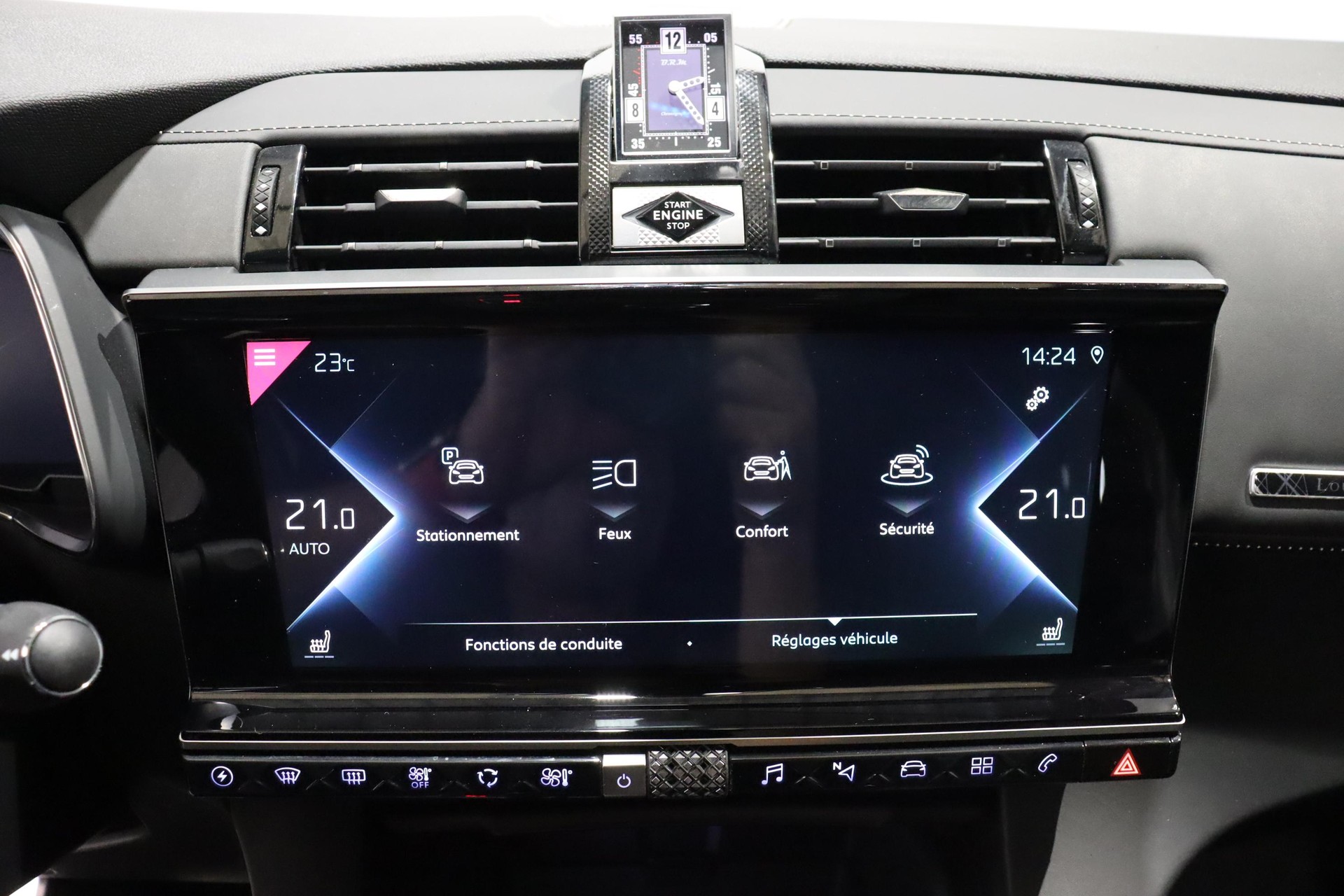 DS AUTOMOBILES 7 Crossback 1.6 E-Tense Louvre 4x4-image-13