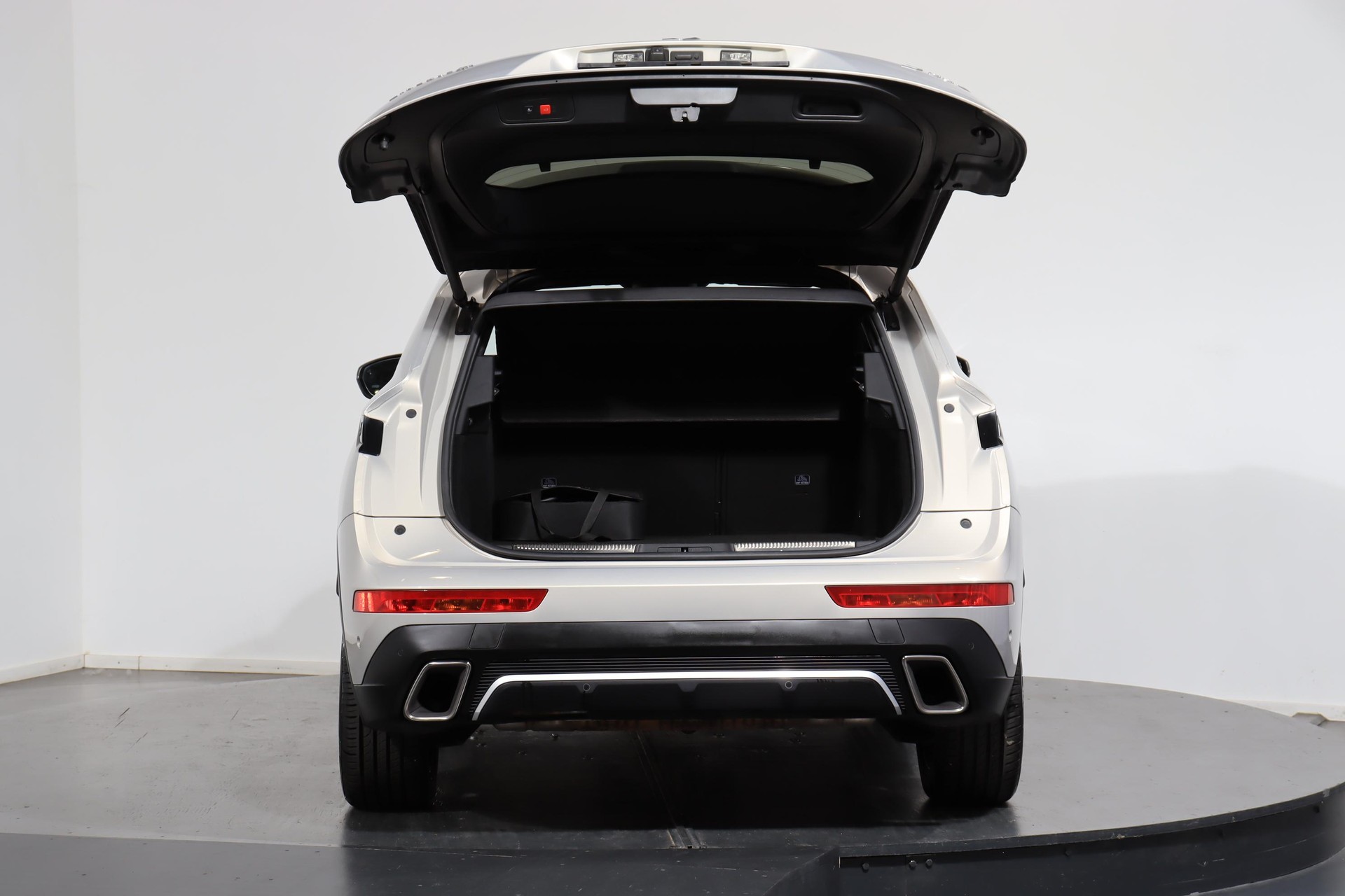 DS AUTOMOBILES 7 Crossback 1.6 E-Tense Louvre 4x4-image-3