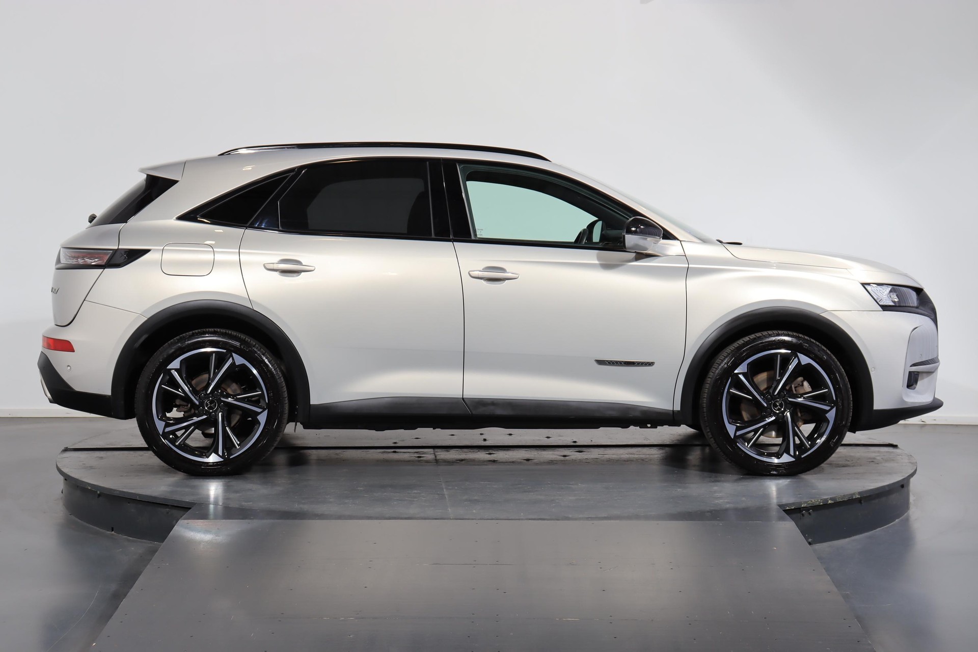 DS AUTOMOBILES 7 Crossback 1.6 E-Tense Louvre 4x4-image-1