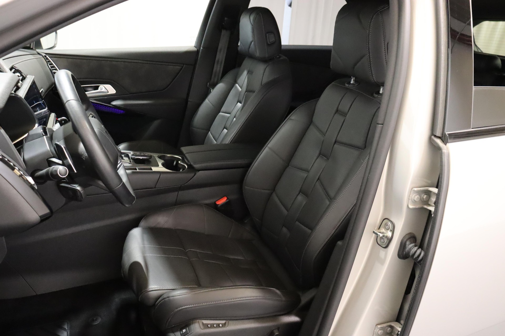 DS AUTOMOBILES 7 Crossback 1.6 E-Tense Louvre 4x4-image-4