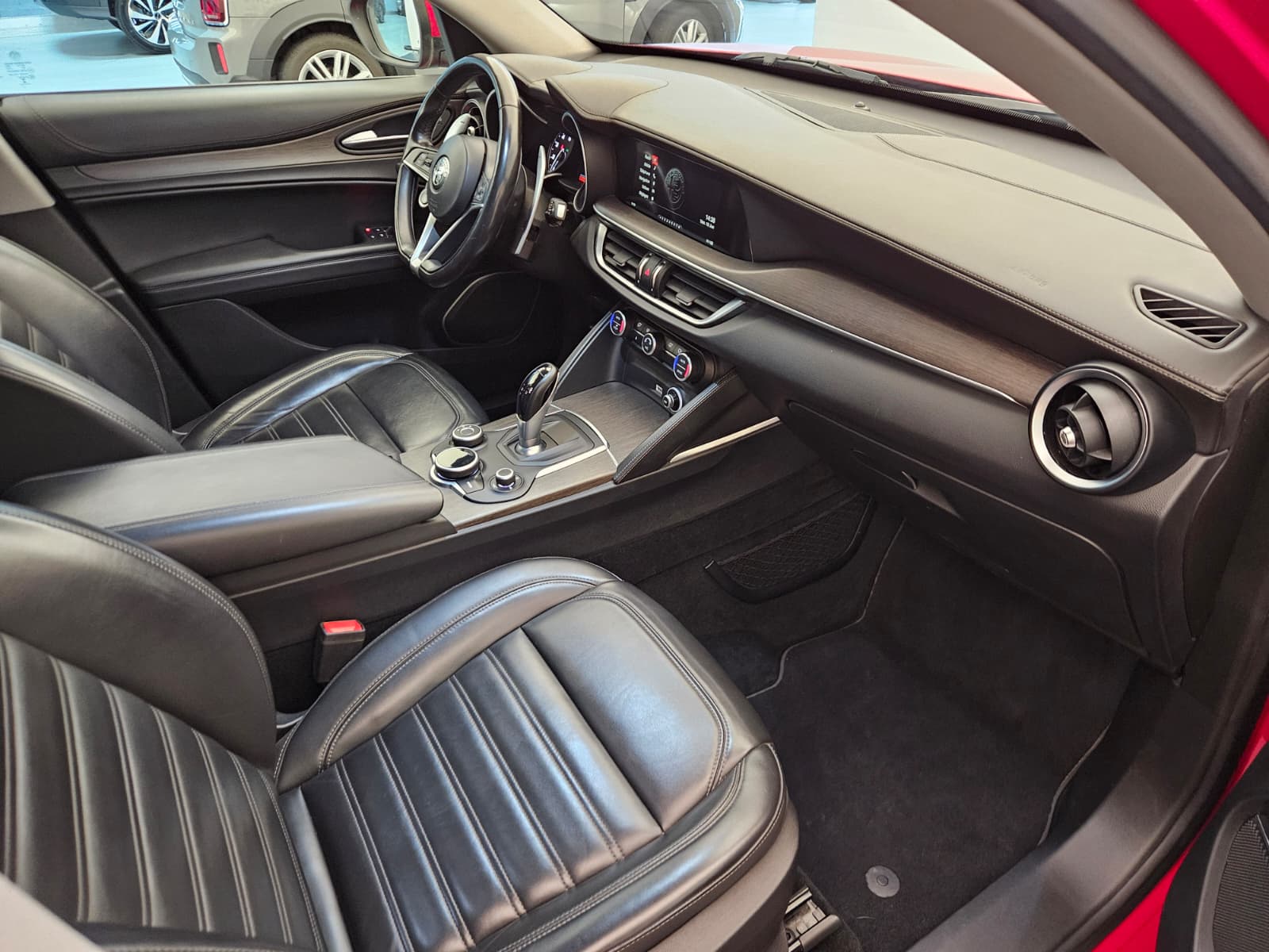 ALFA ROMEO Stelvio 2.0 Executive Q4 Automatic-image-9