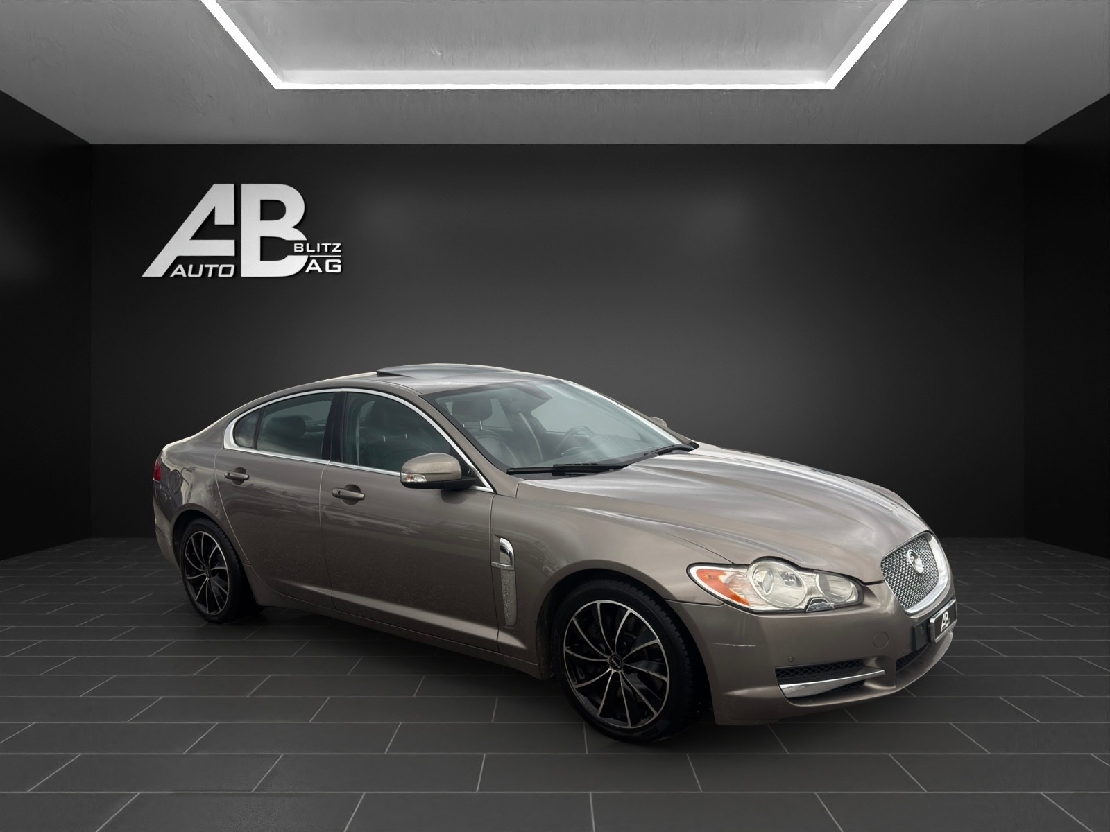 JAGUAR XF 4.2 V8 S/C-image-5