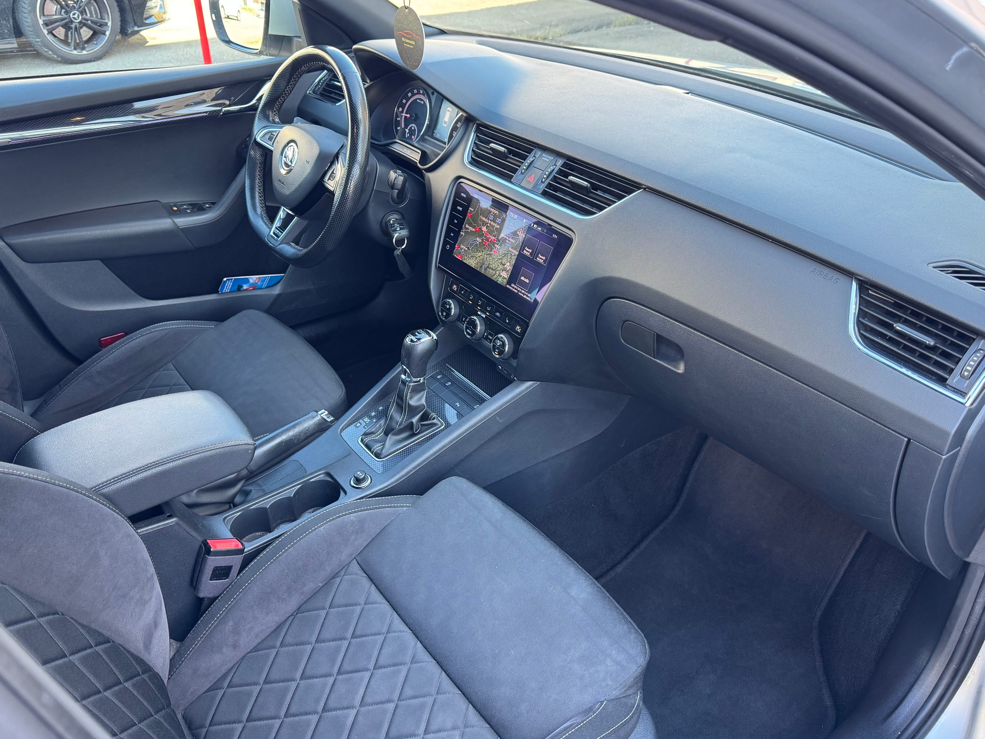SKODA Octavia Combi 2.0 TDI RS DSG-image-7