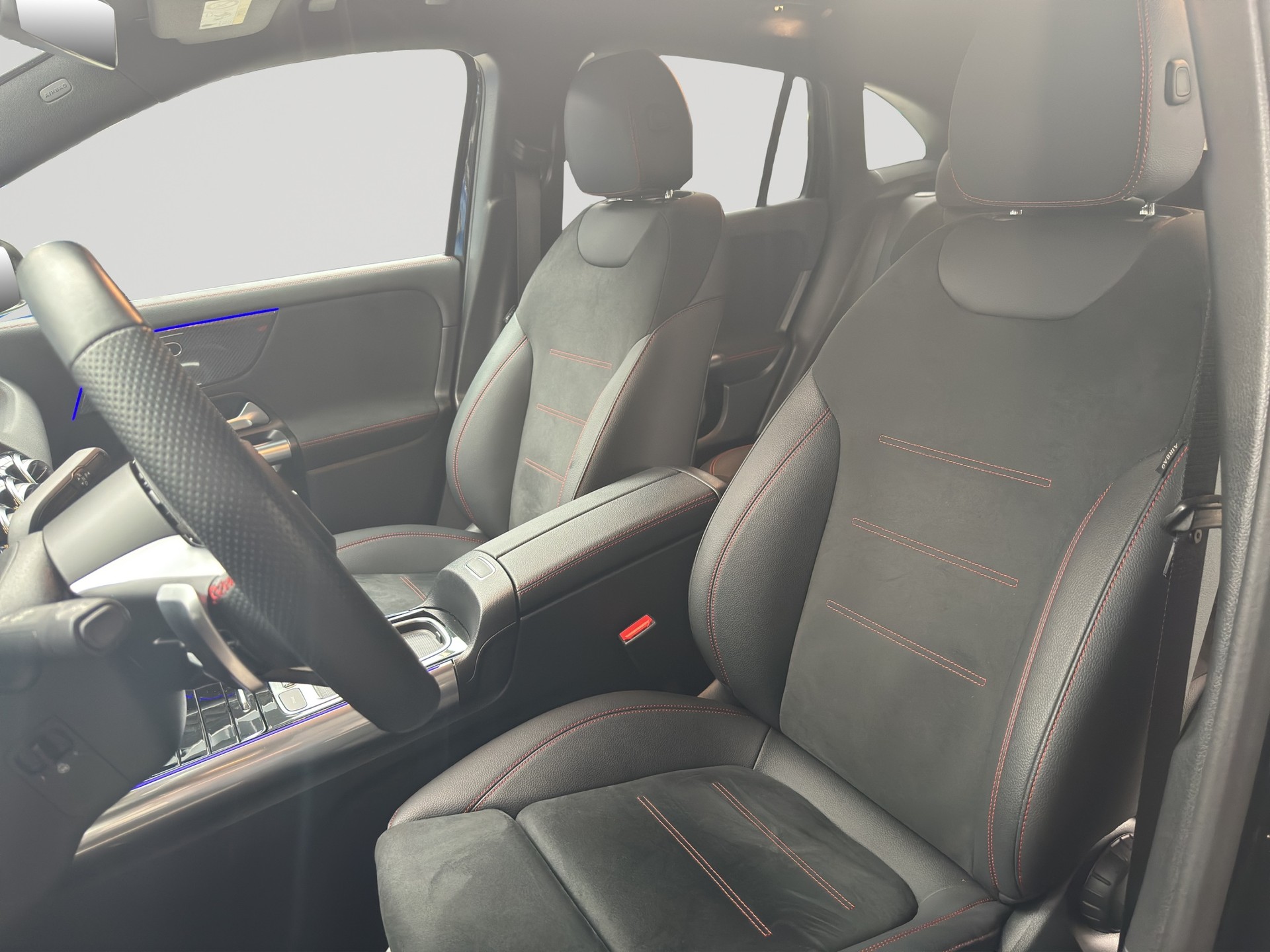 MERCEDES-BENZ GLA 200 7G-DCT AMG Edition-image-5