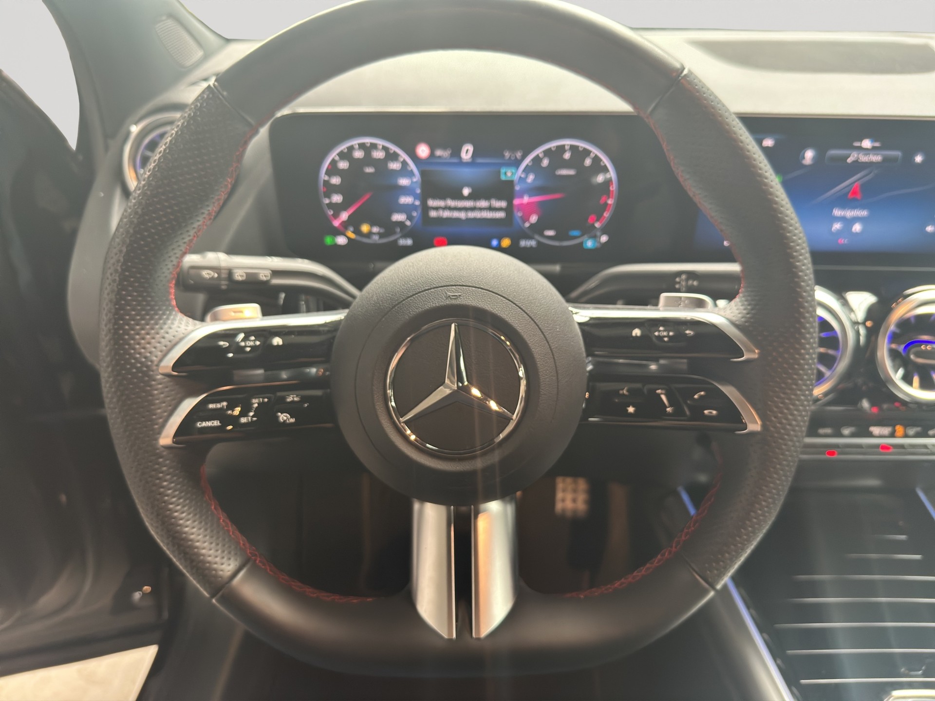 MERCEDES-BENZ GLA 200 7G-DCT AMG Edition-image-9
