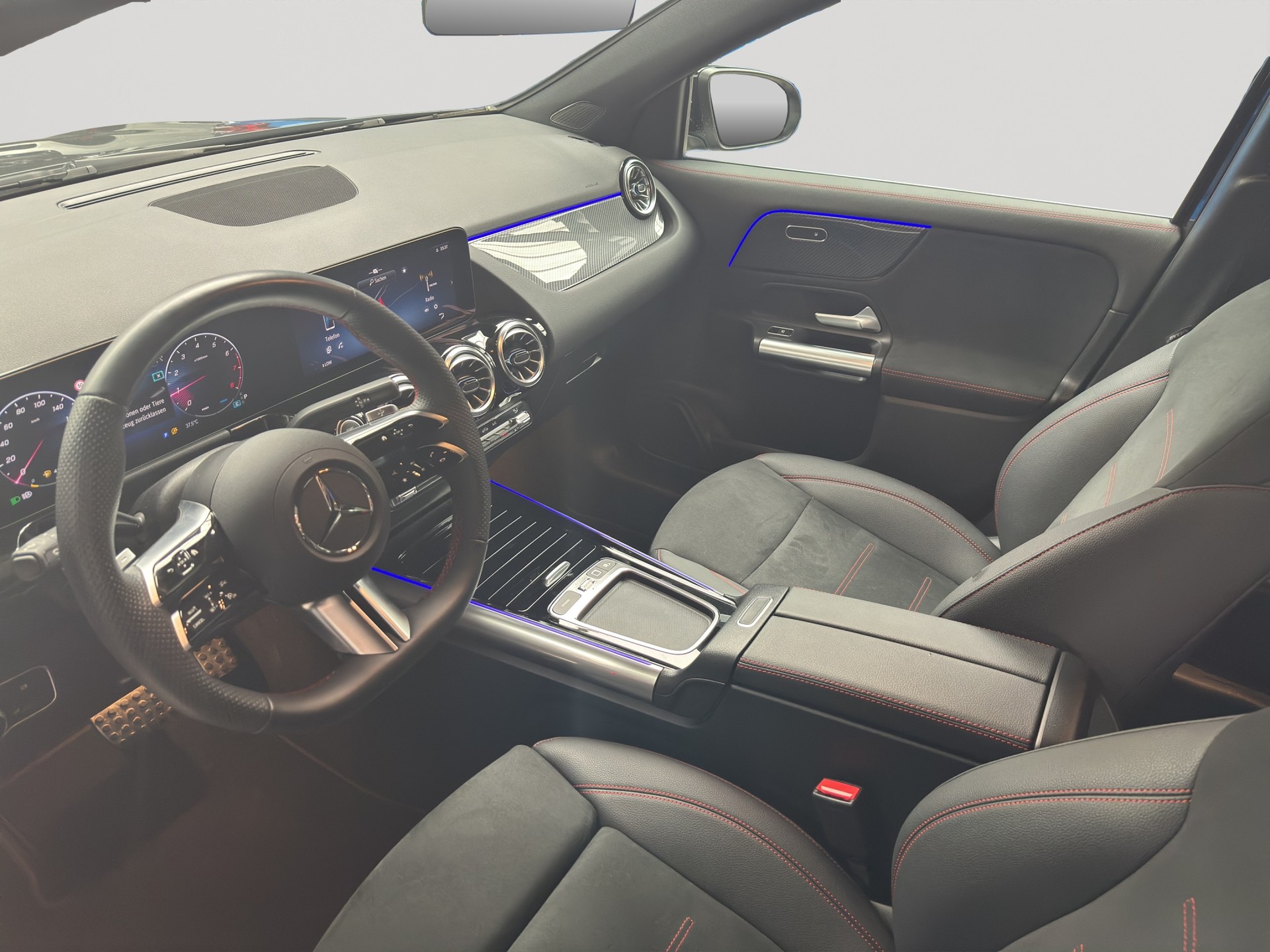 MERCEDES-BENZ GLA 200 7G-DCT AMG Edition-image-6