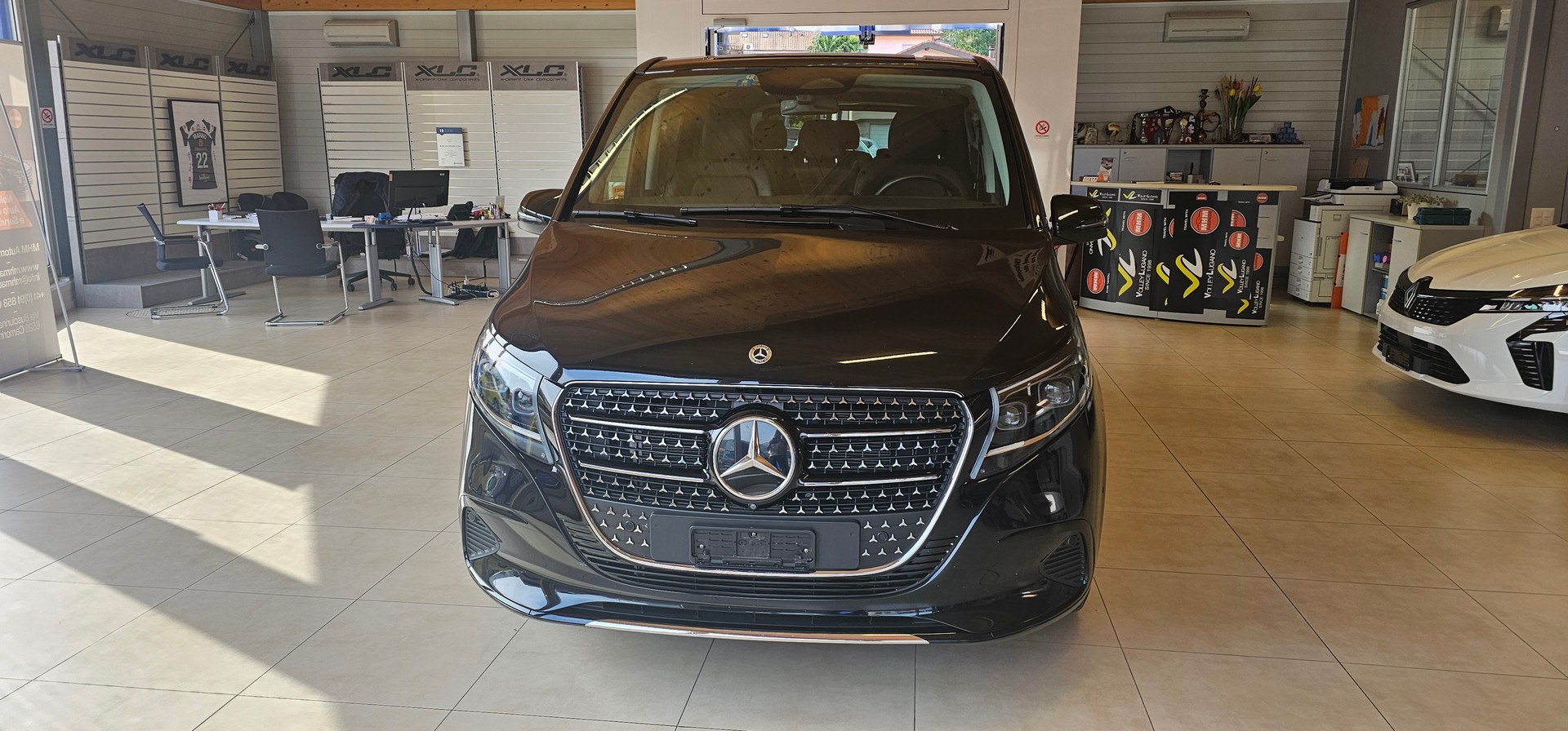 MERCEDES-BENZ V 250 d extralang Avantgarde 4Matic 9G-Tronic-image-4