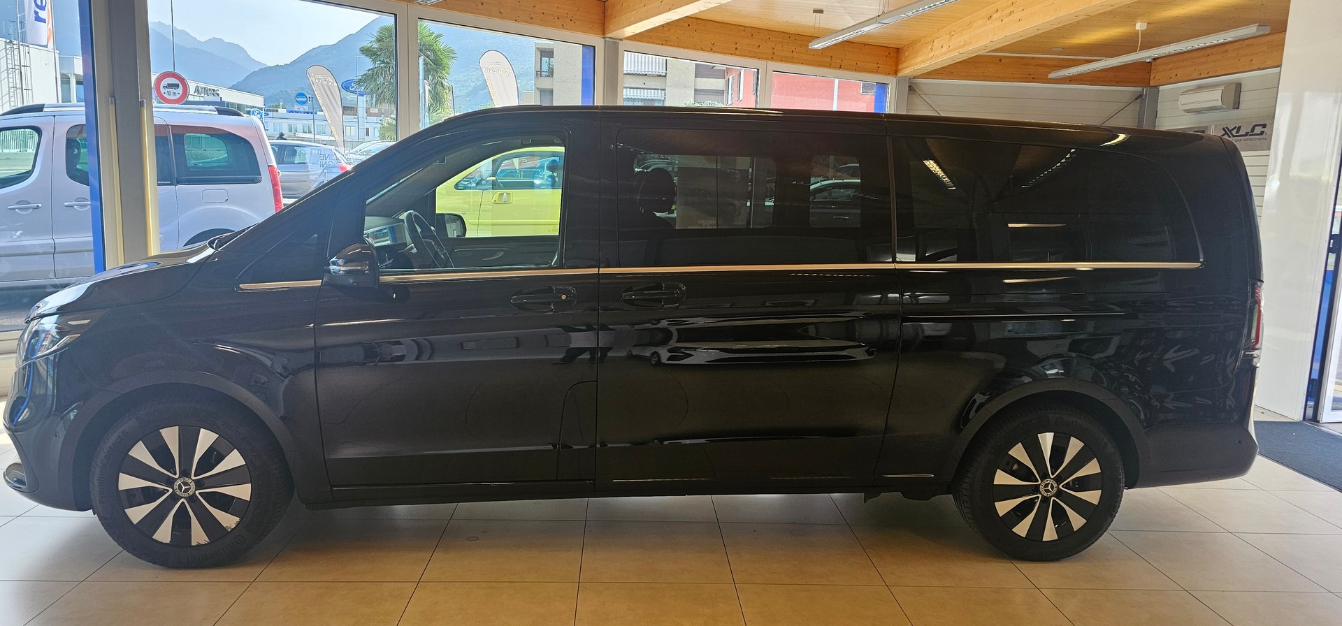 MERCEDES-BENZ V 250 d extralang Avantgarde 4Matic 9G-Tronic-image-3