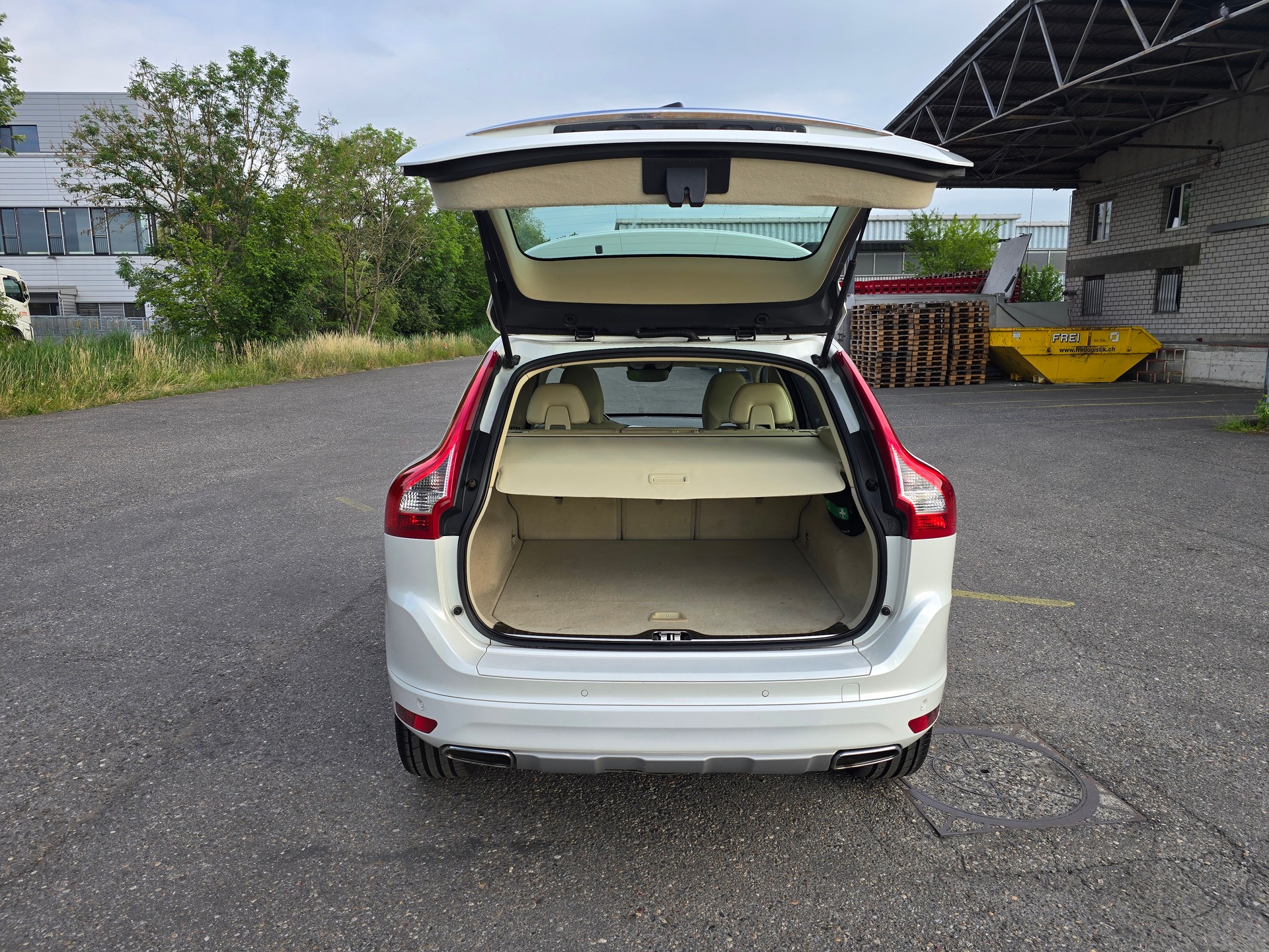 VOLVO XC60 D5 AWD Kinetic Geartronic-image-6