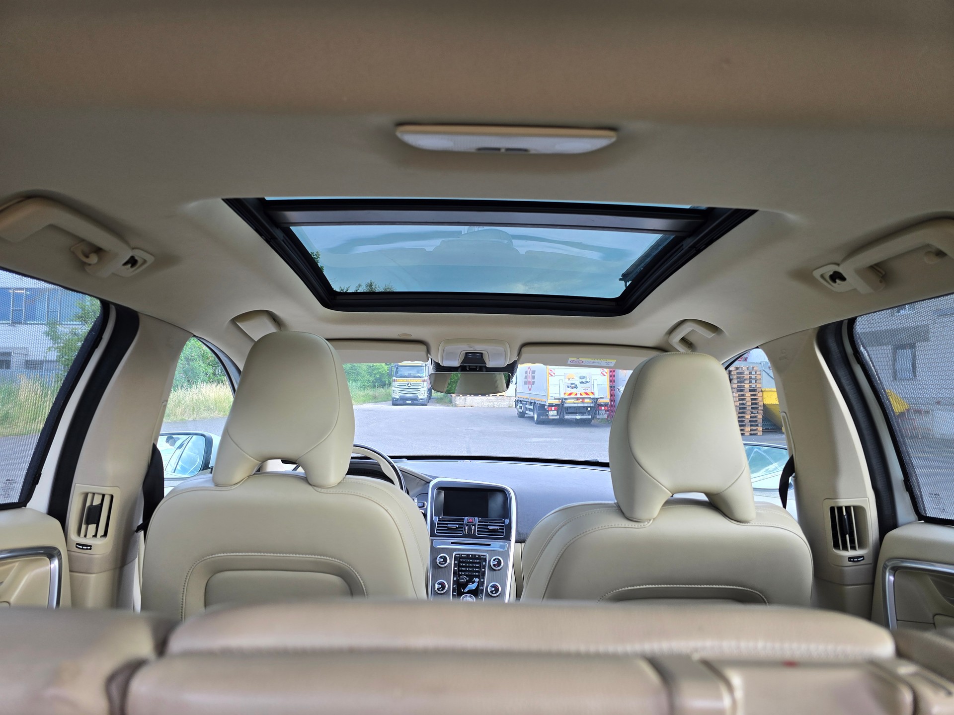 VOLVO XC60 D5 AWD Kinetic Geartronic-image-7