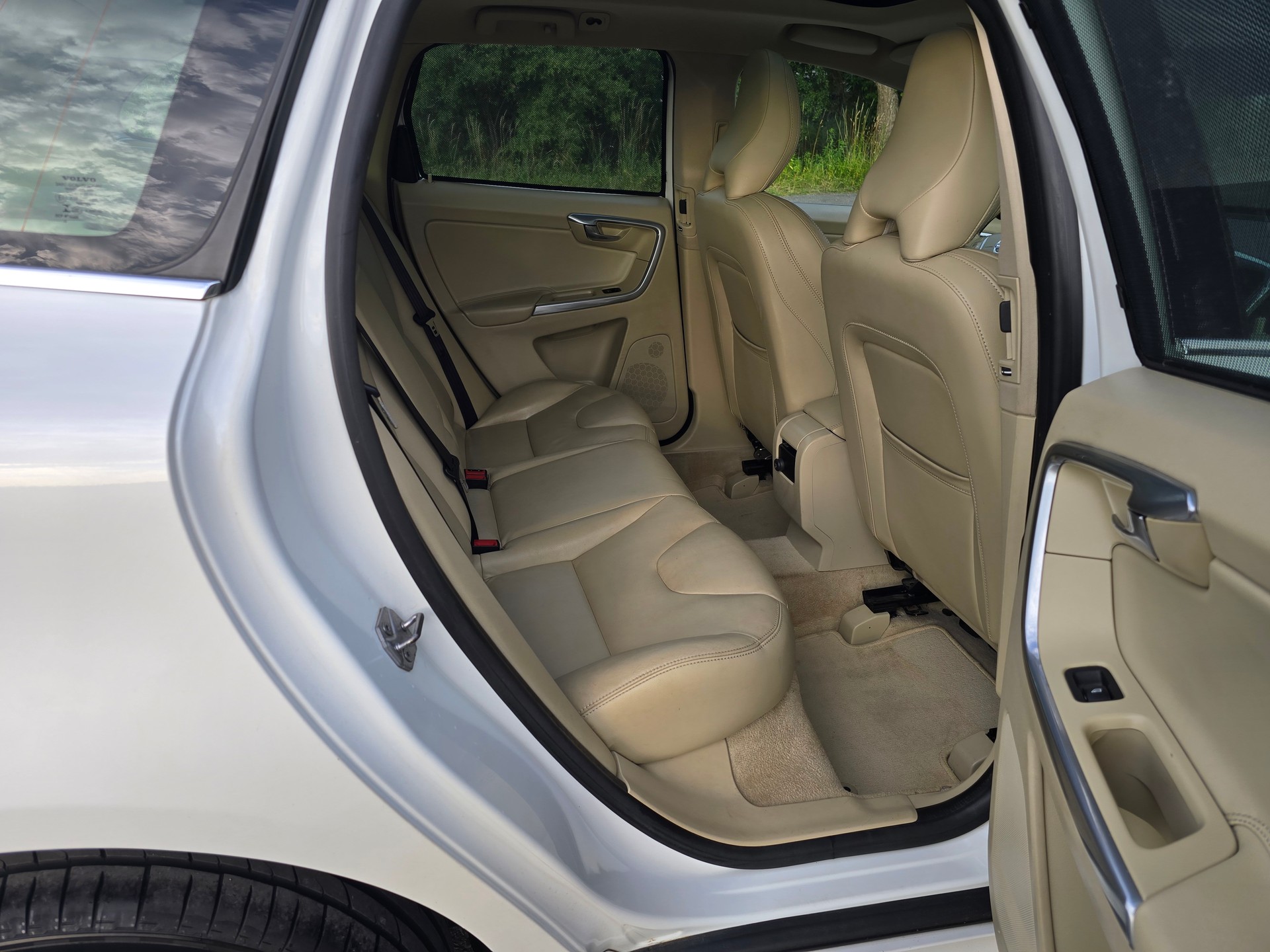 VOLVO XC60 D5 AWD Kinetic Geartronic-image-11