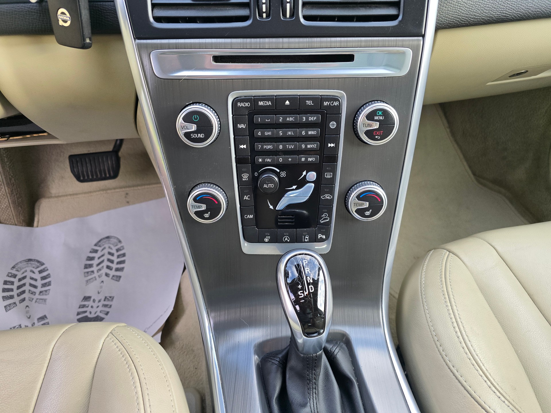 VOLVO XC60 D5 AWD Kinetic Geartronic-image-23