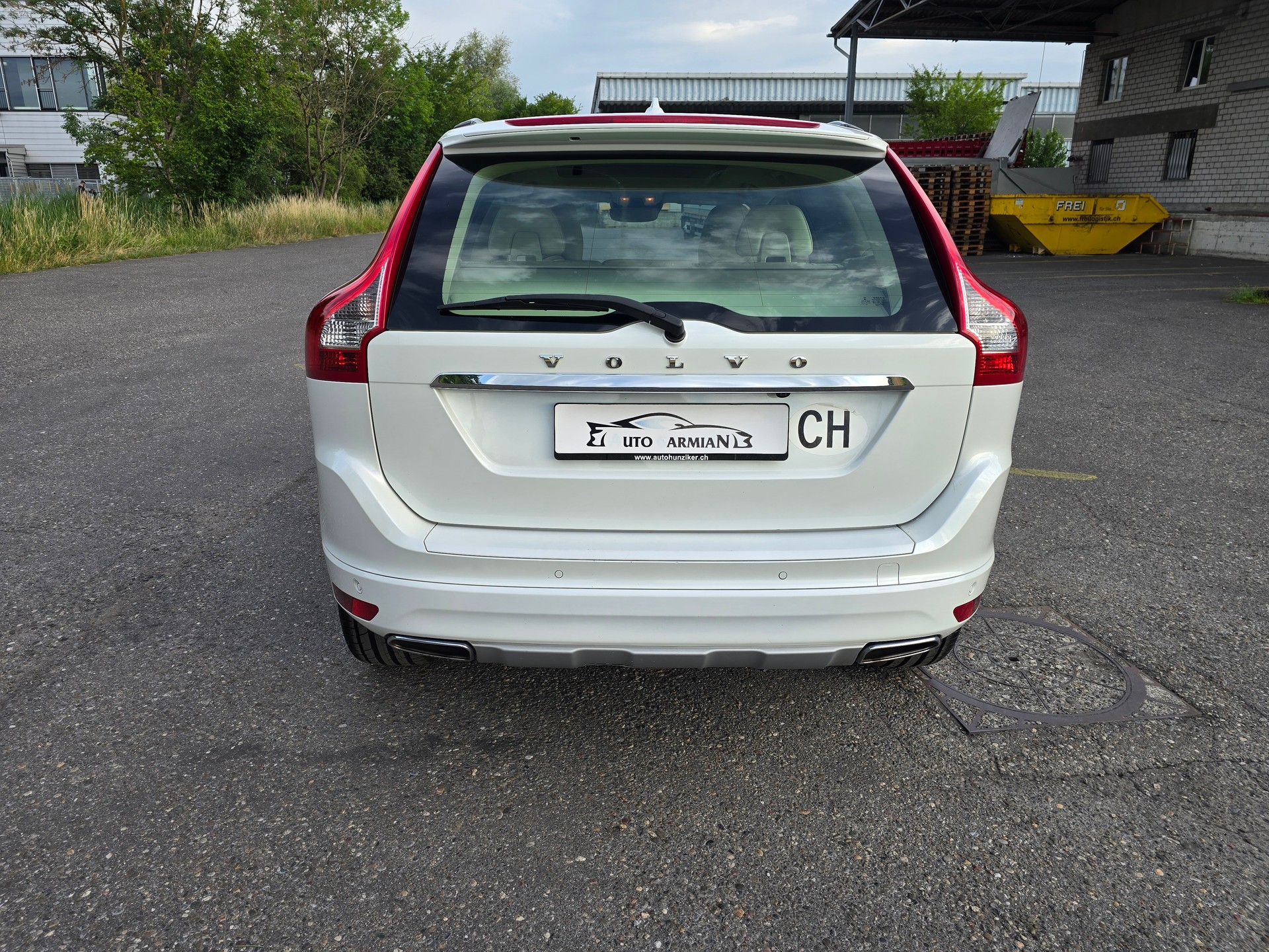 VOLVO XC60 D5 AWD Kinetic Geartronic-image-3