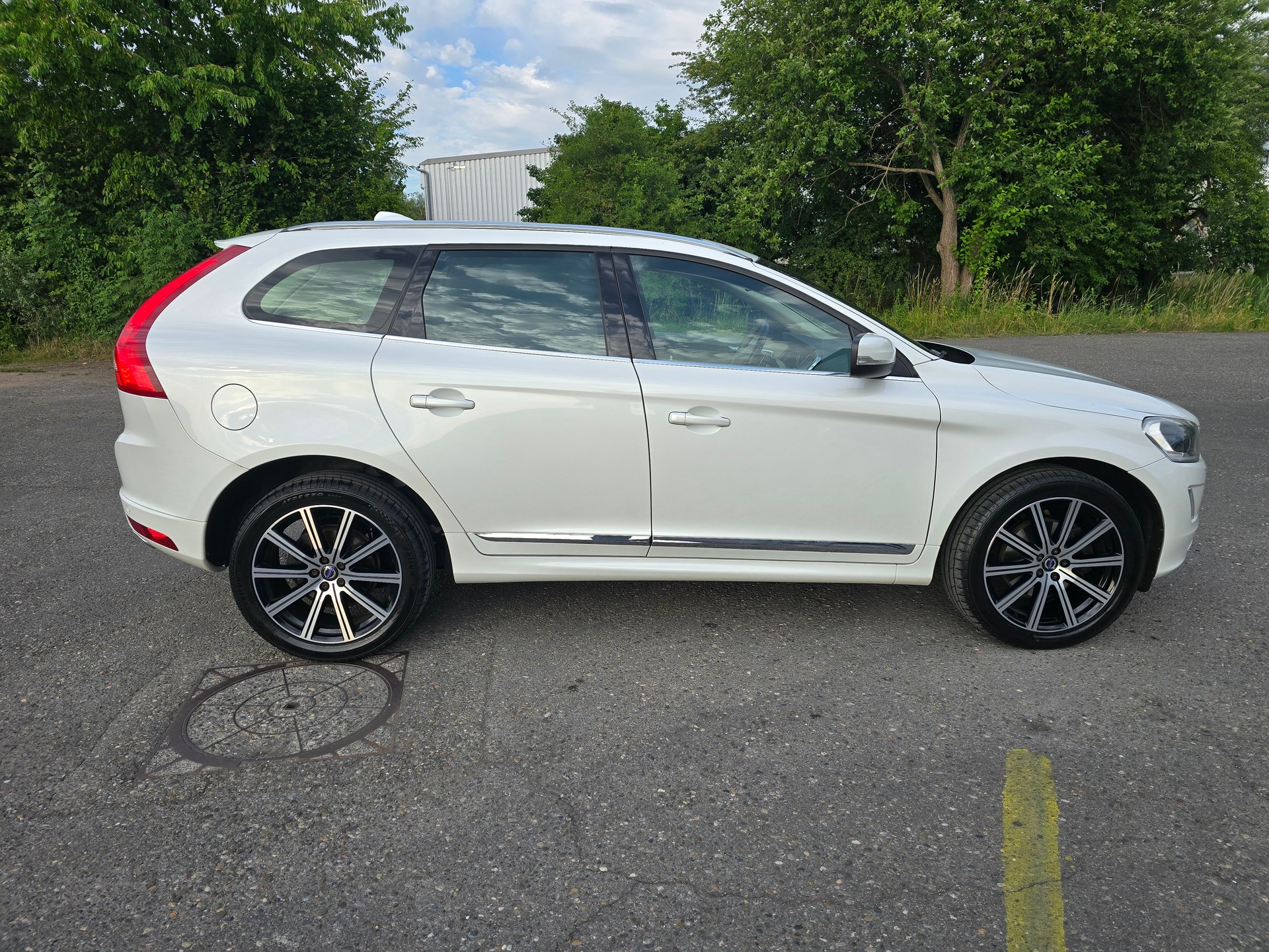 VOLVO XC60 D5 AWD Kinetic Geartronic-image-9