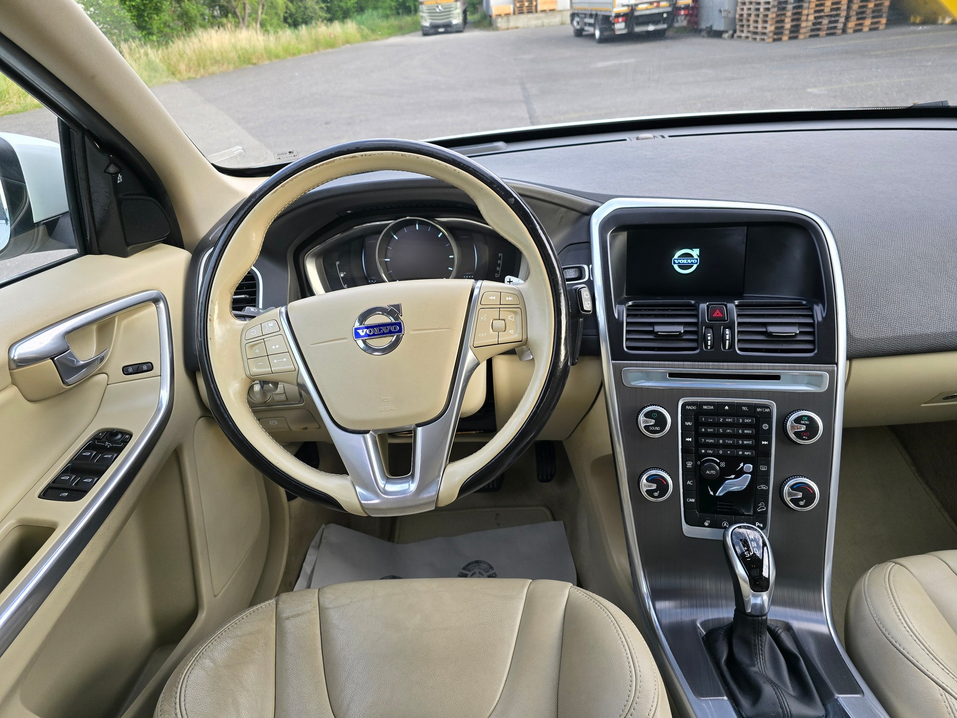VOLVO XC60 D5 AWD Kinetic Geartronic-image-18