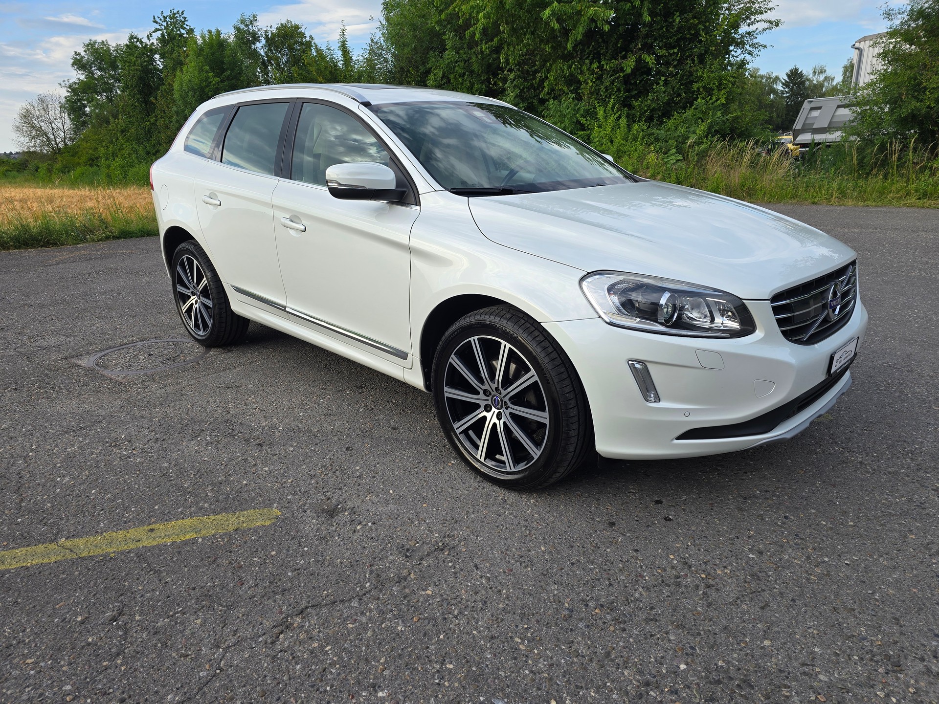 VOLVO XC60 D5 AWD Kinetic Geartronic-image-1