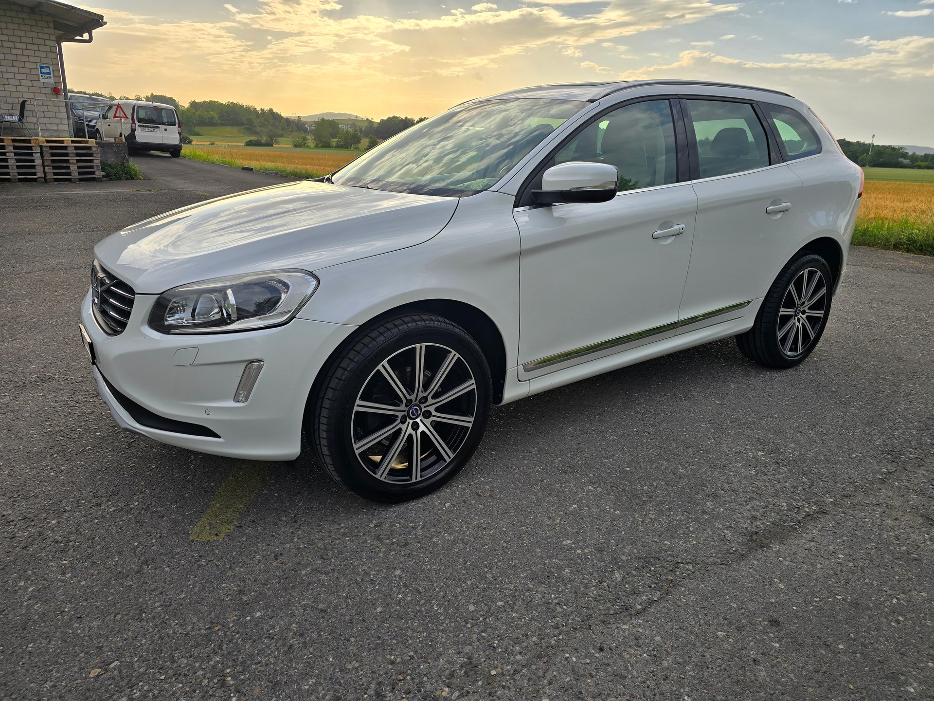 VOLVO XC60 D5 AWD Kinetic Geartronic-image-2