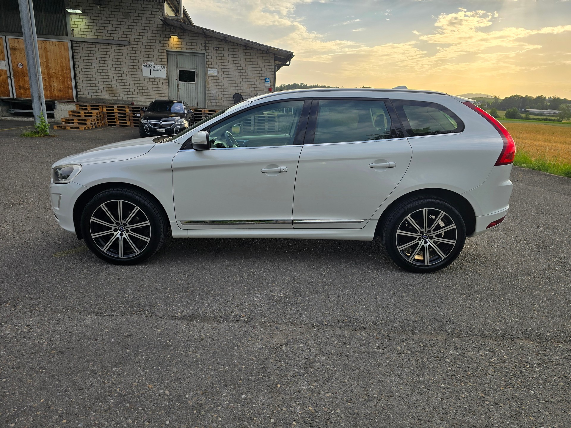 VOLVO XC60 D5 AWD Kinetic Geartronic-image-8