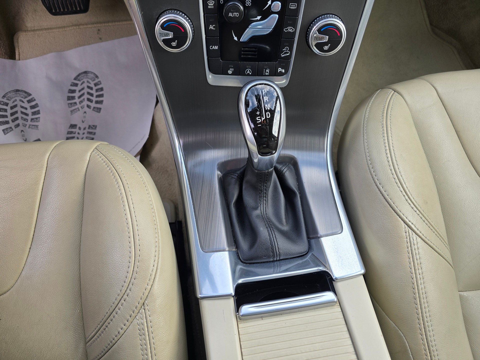 VOLVO XC60 D5 AWD Kinetic Geartronic-image-22