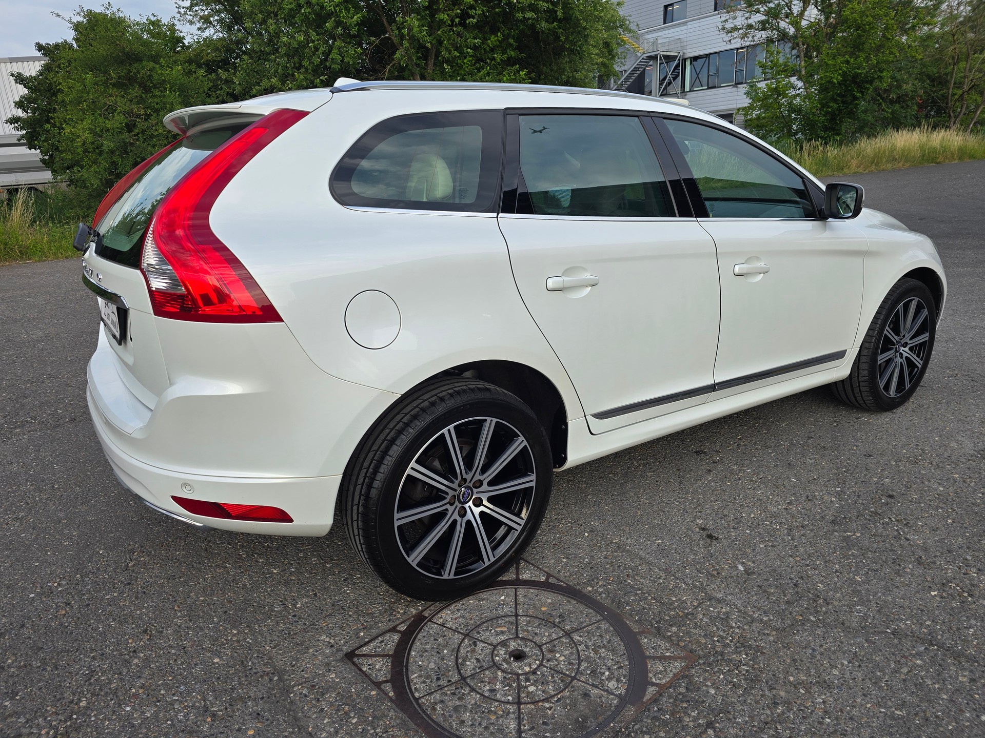 VOLVO XC60 D5 AWD Kinetic Geartronic-image-5