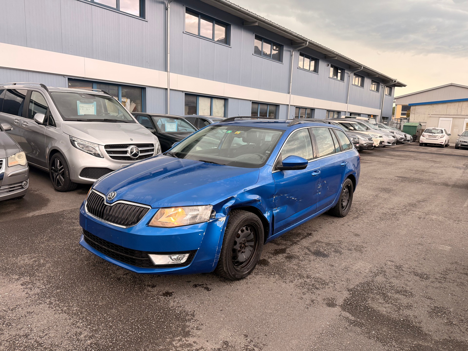 SKODA Octavia Combi 1.4 TSI Active-image-0